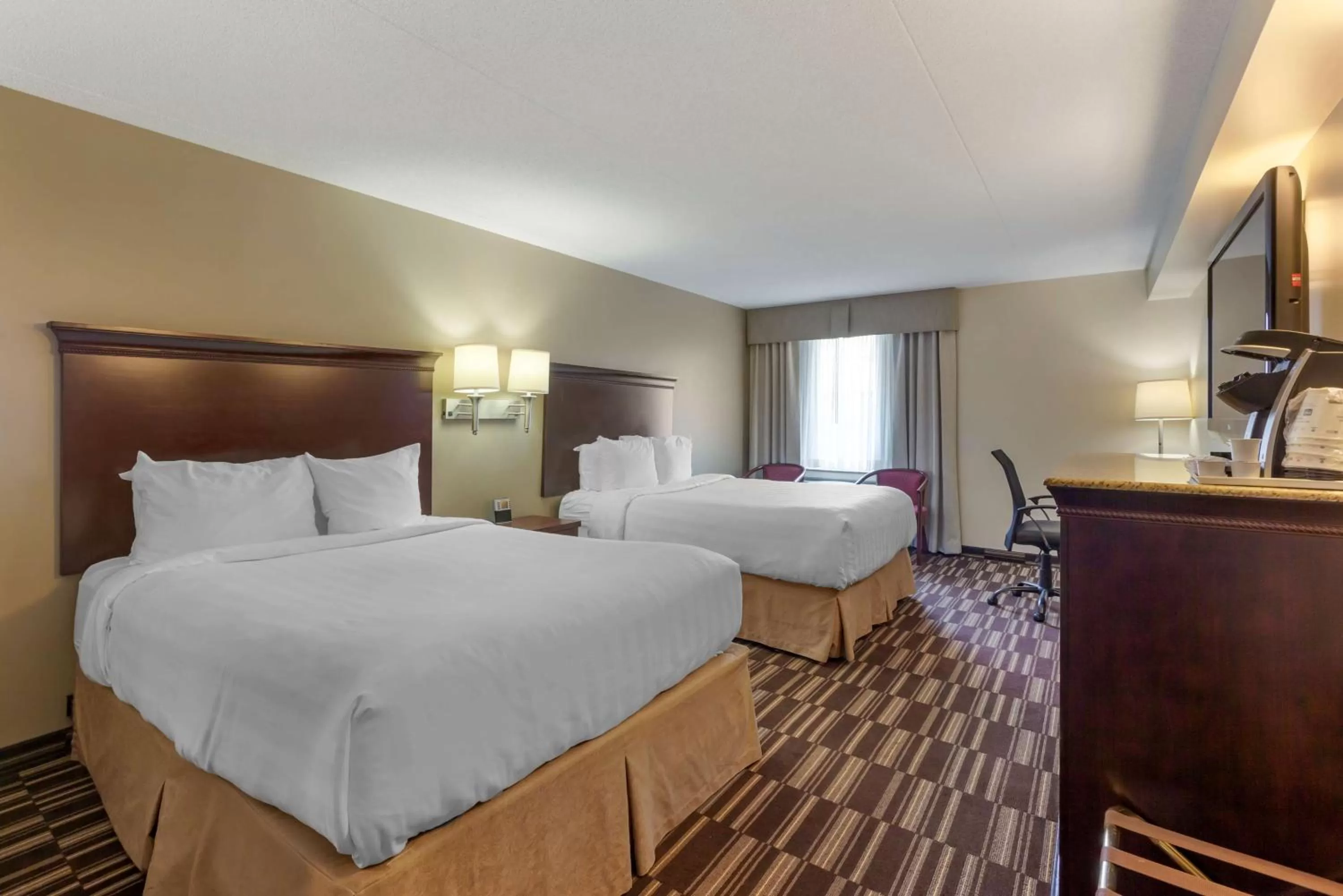 Bedroom, Bed in Best Western Plus Orillia Hotel