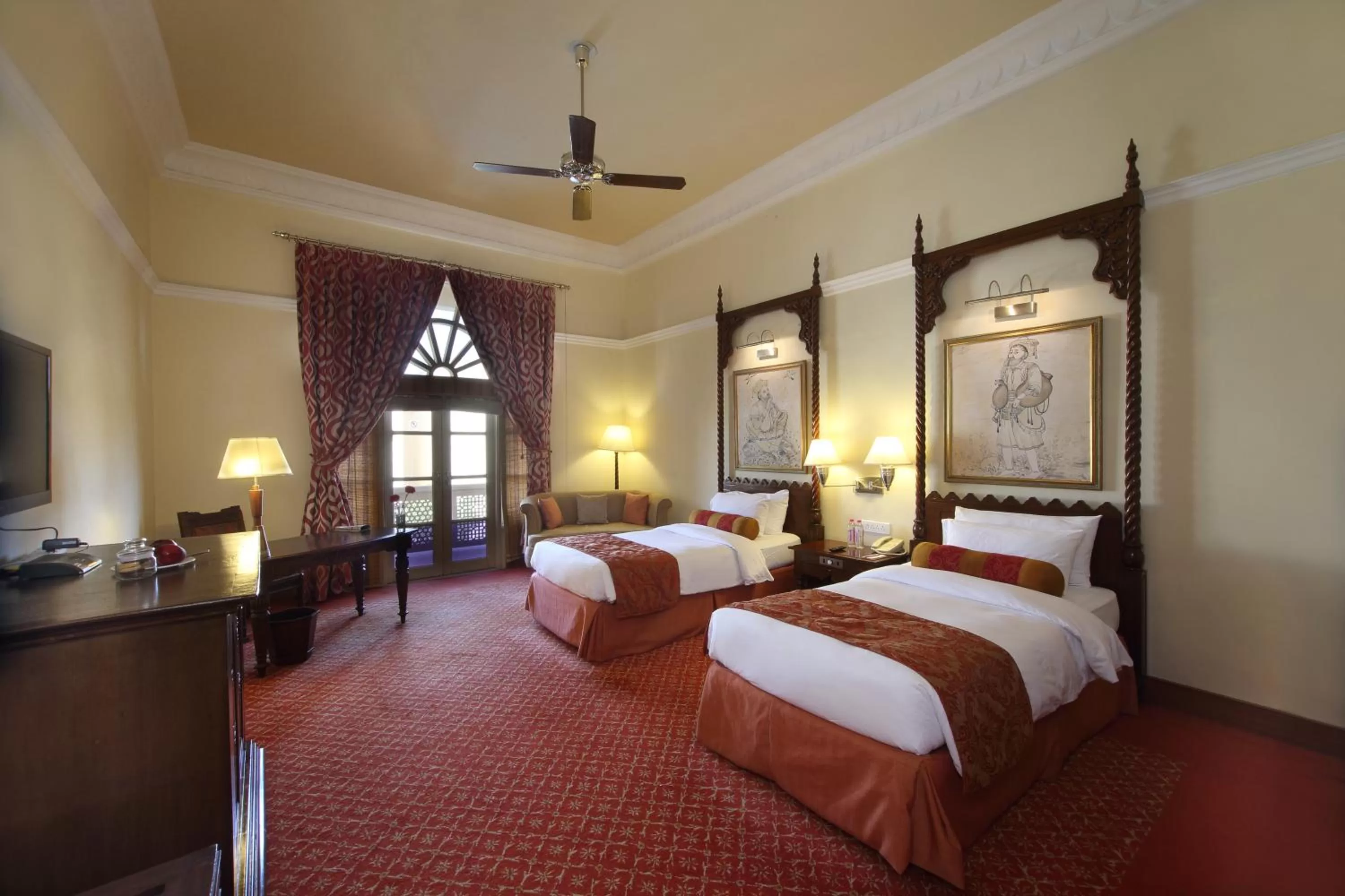 Seating area, Bed in Taj Hari Mahal Jodhpur