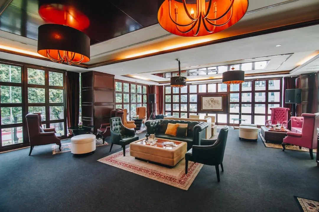 Restaurant/places to eat in JS Luwansa Hotel & Convention Center