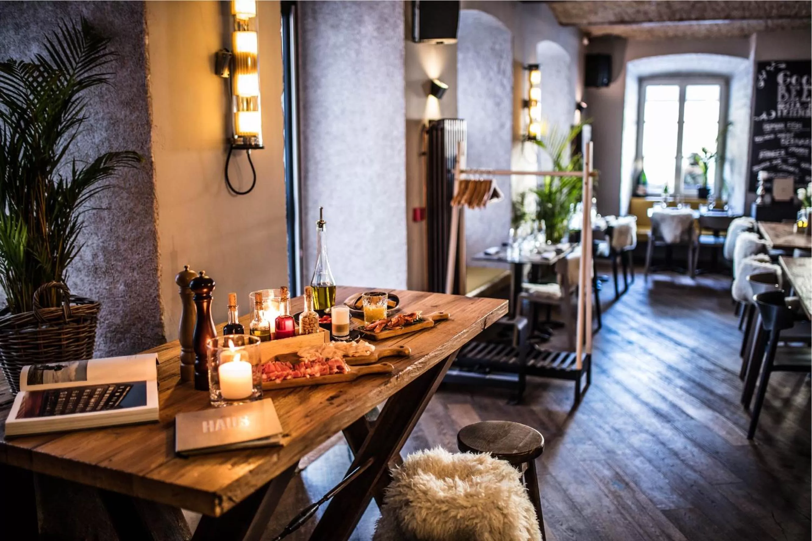 Restaurant/places to eat in Vander Urbani Resort - a Member of Design Hotels