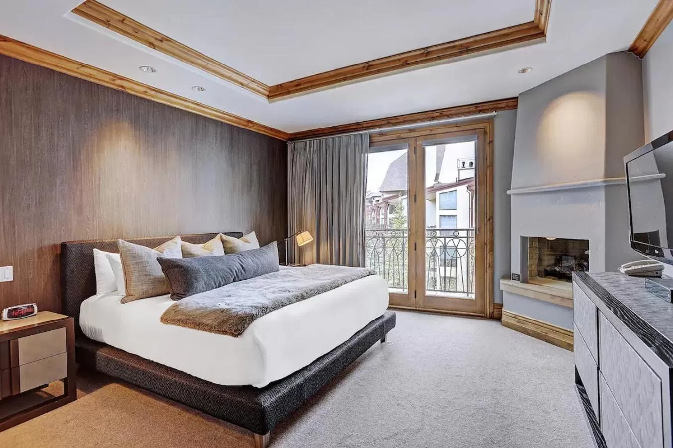 Photo of the whole room, Bed in The Arrabelle at Vail Square, a RockResort