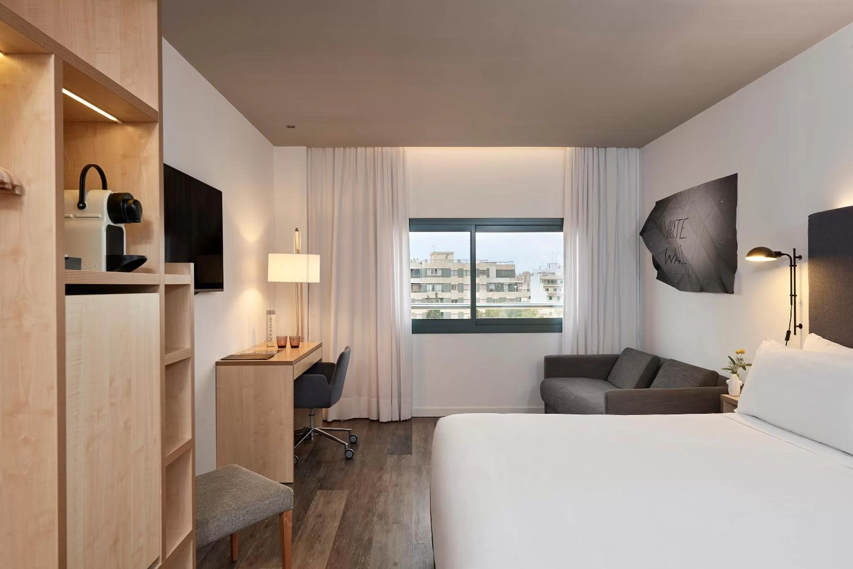 Photo of the whole room, Bed in INNSiDE by Meliá Palma Center
