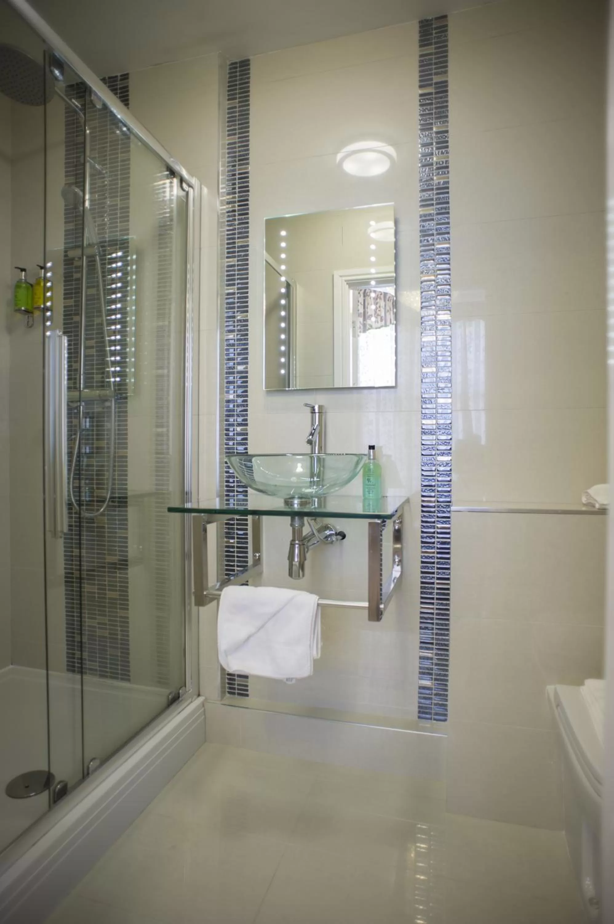 Bathroom in Ellan Vannin Hotel