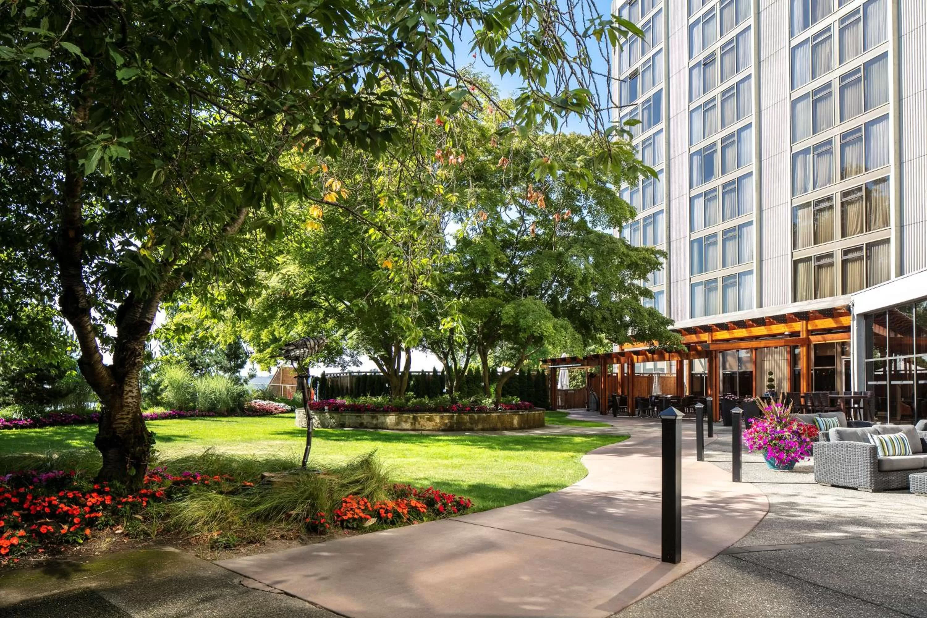 Property Building in Radisson Blu Vancouver Airport Hotel & Marina