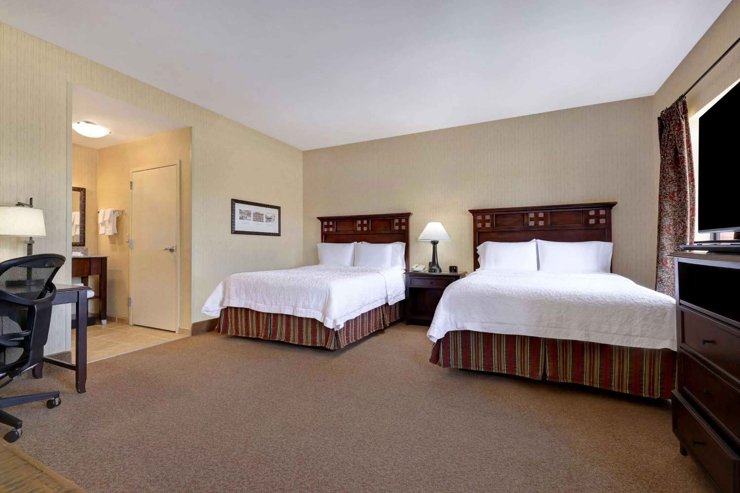 Studio Suite with Two Queen Beds and Sofa Bed - Non-Smoking in Martis Valley Lodge, Tapestry Collection by Hilton