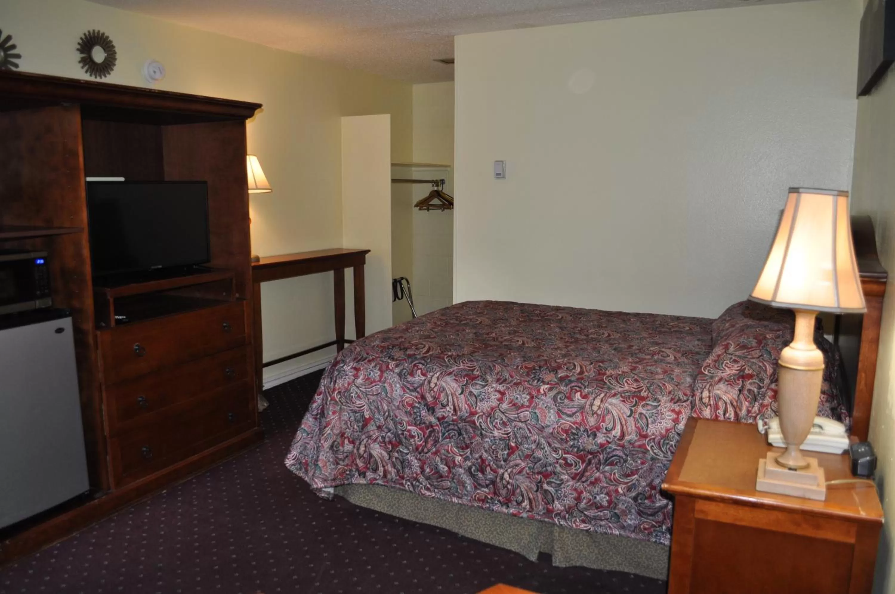Photo of the whole room, Bed in Budget Inn Express Helena
