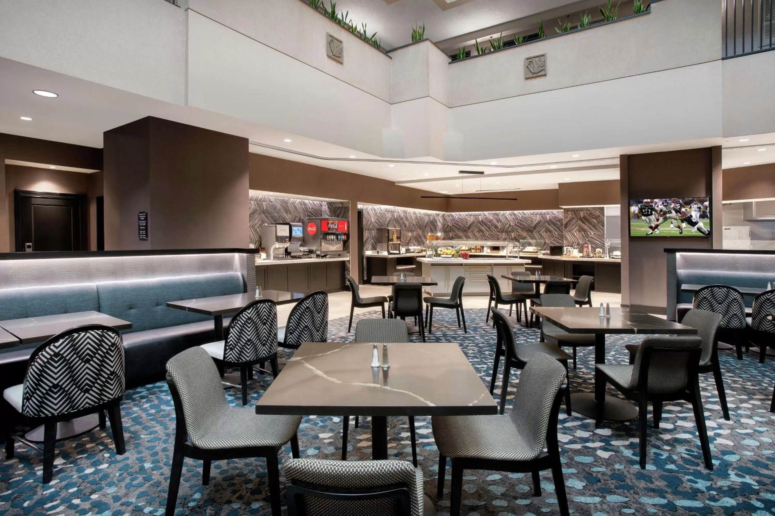 Restaurant/places to eat in Embassy Suites by Hilton Orlando Airport