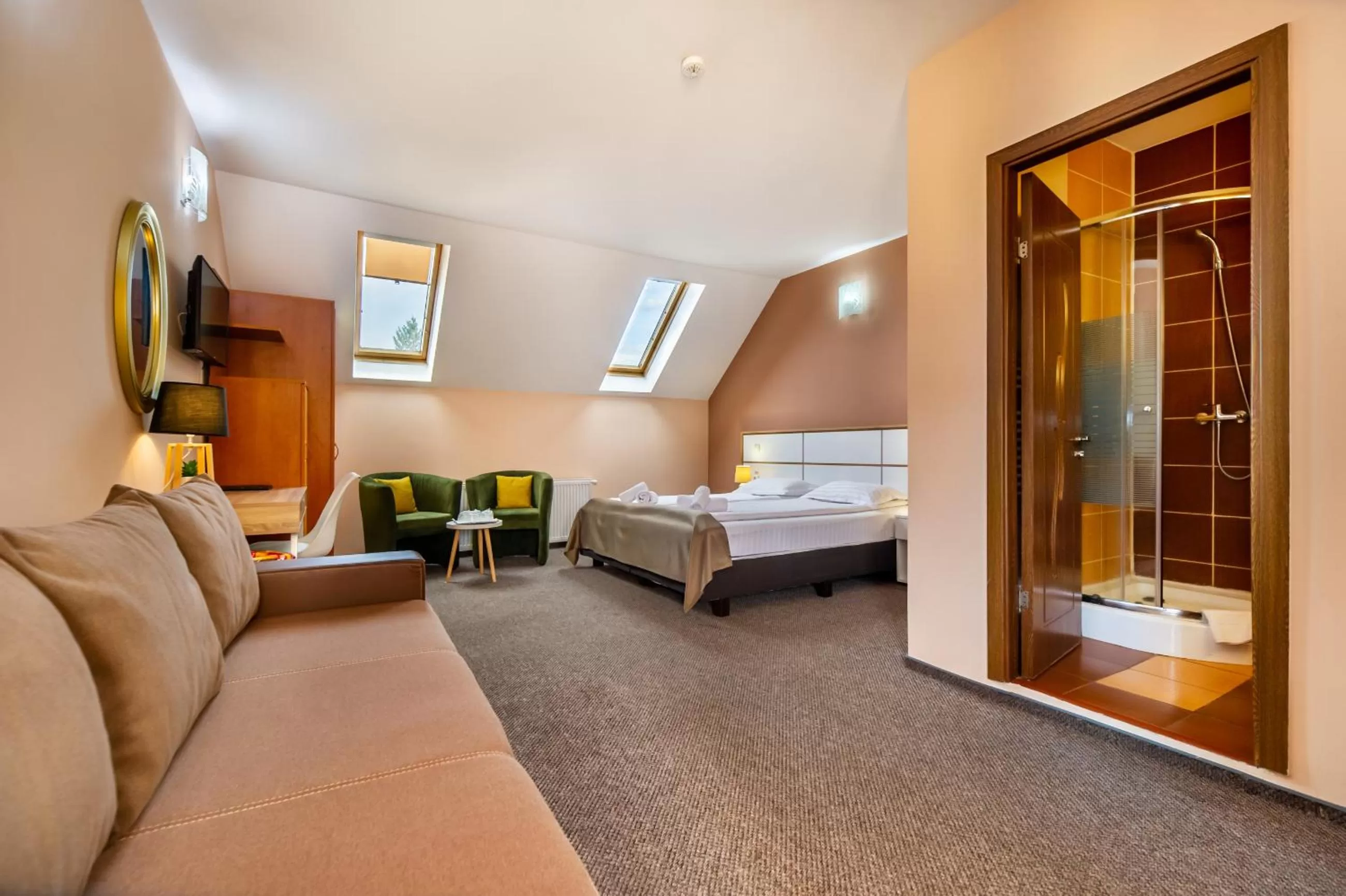 Photo of the whole room, Bed in Long Street Hotel