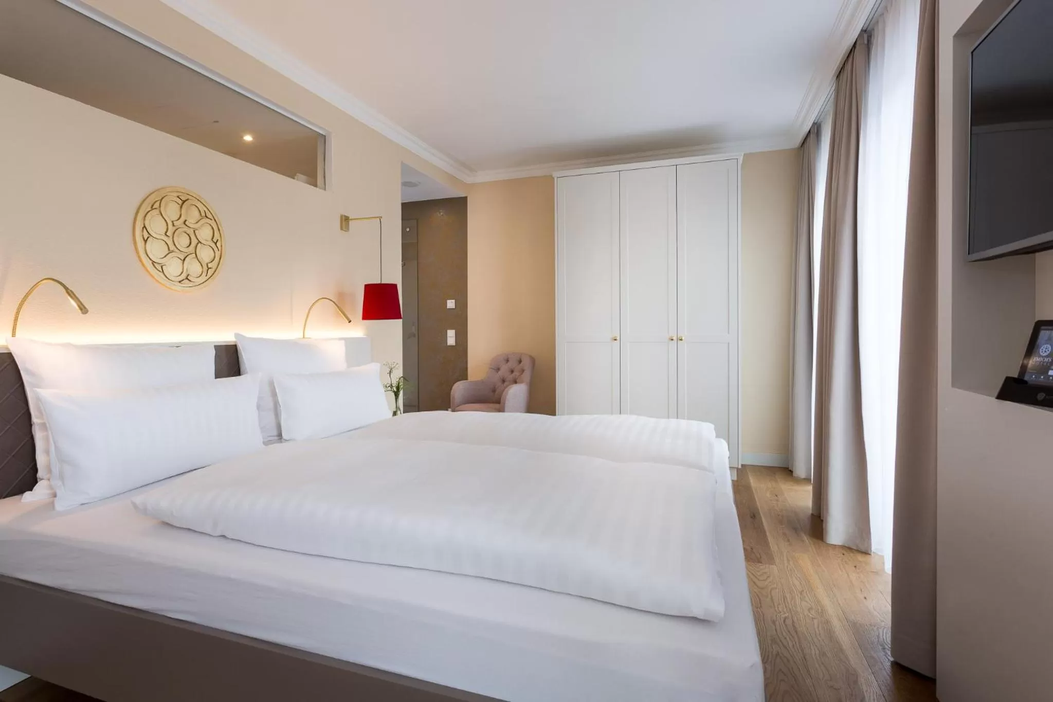 Bed in EMICH´S Hotel