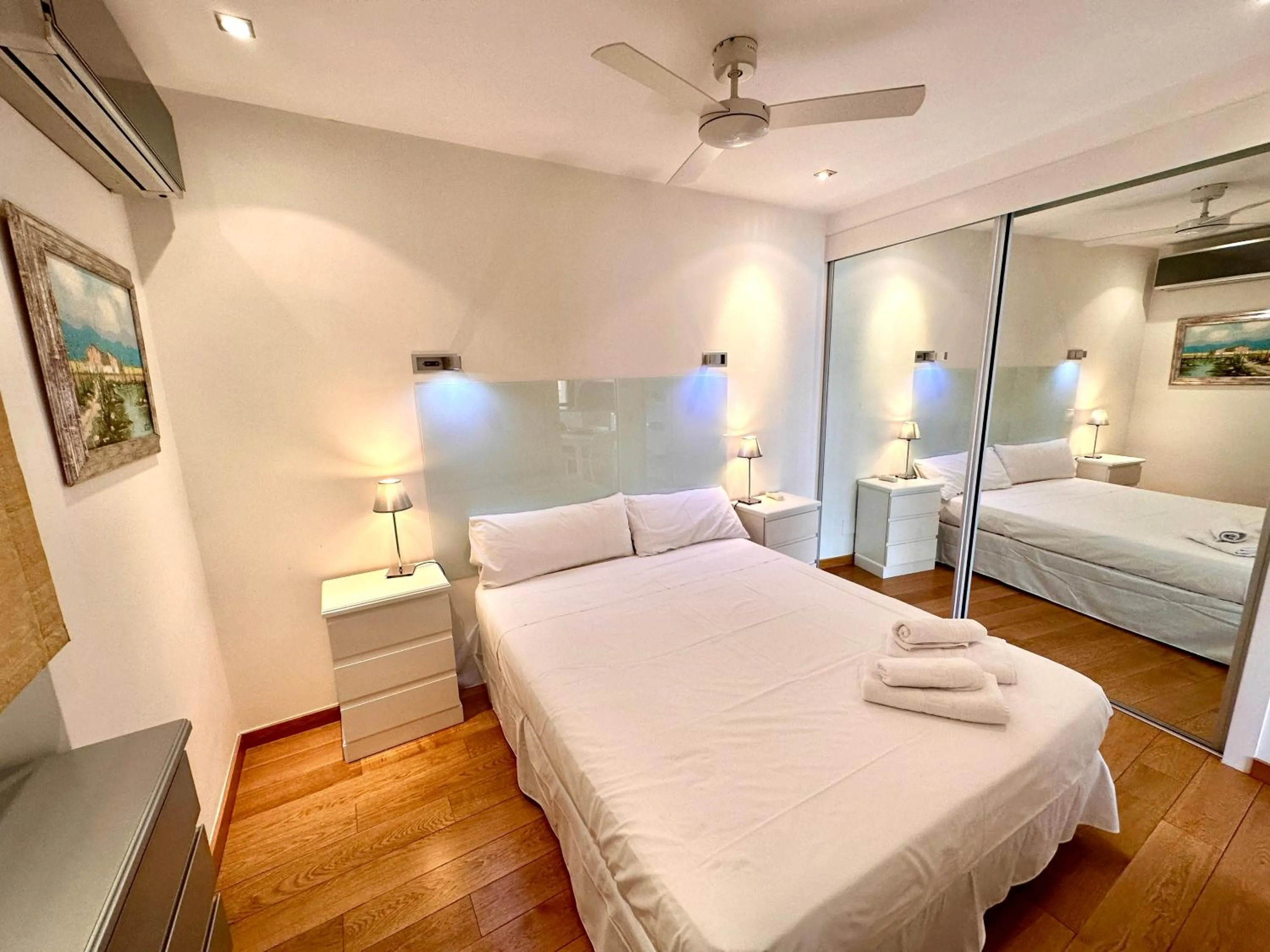 Bedroom, Bed in Far Home Gran Vía