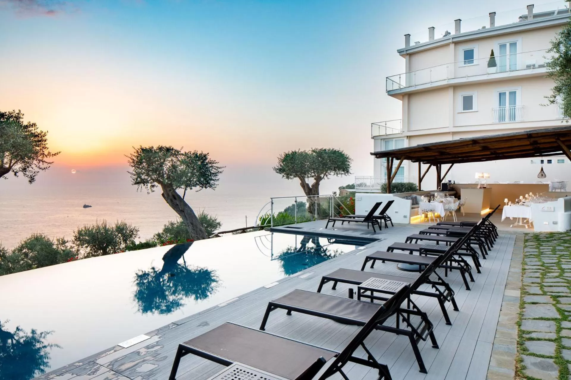 Summer in Villa Fiorella Art Hotel