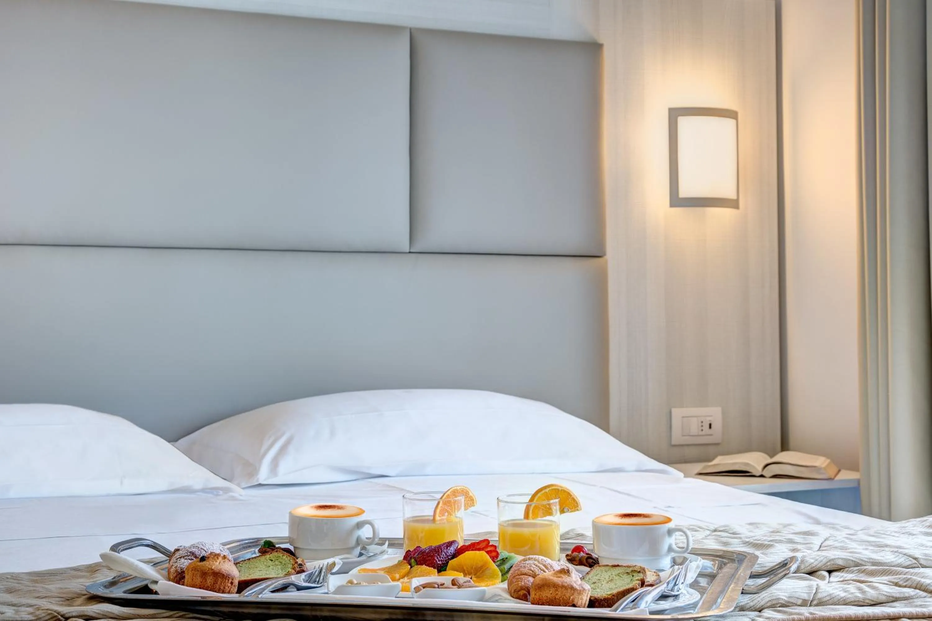 Bed in Hotel Caravel