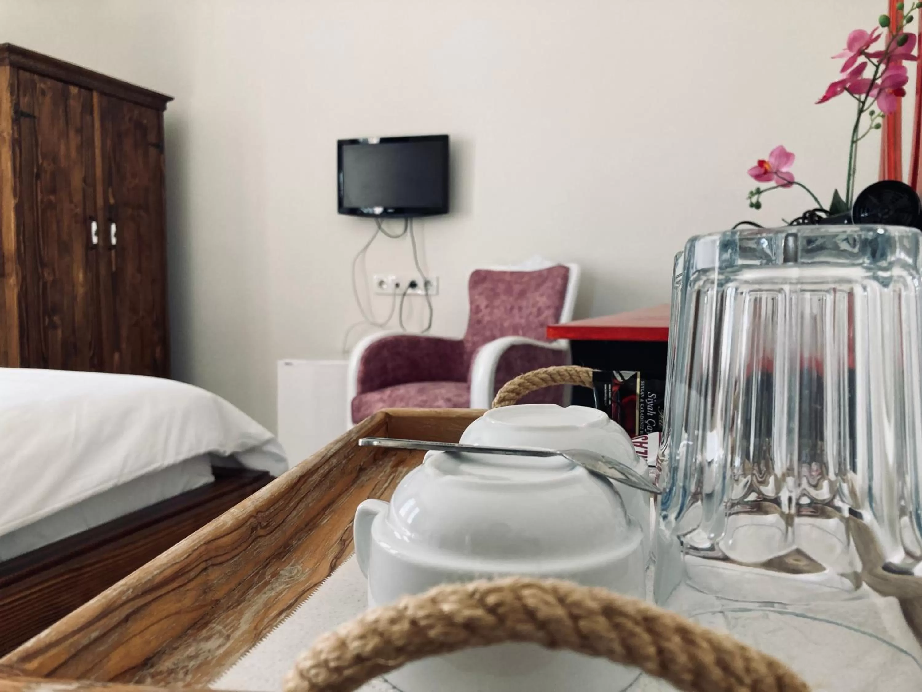 TV/Entertainment Center in Hotel Erol - Adult Only