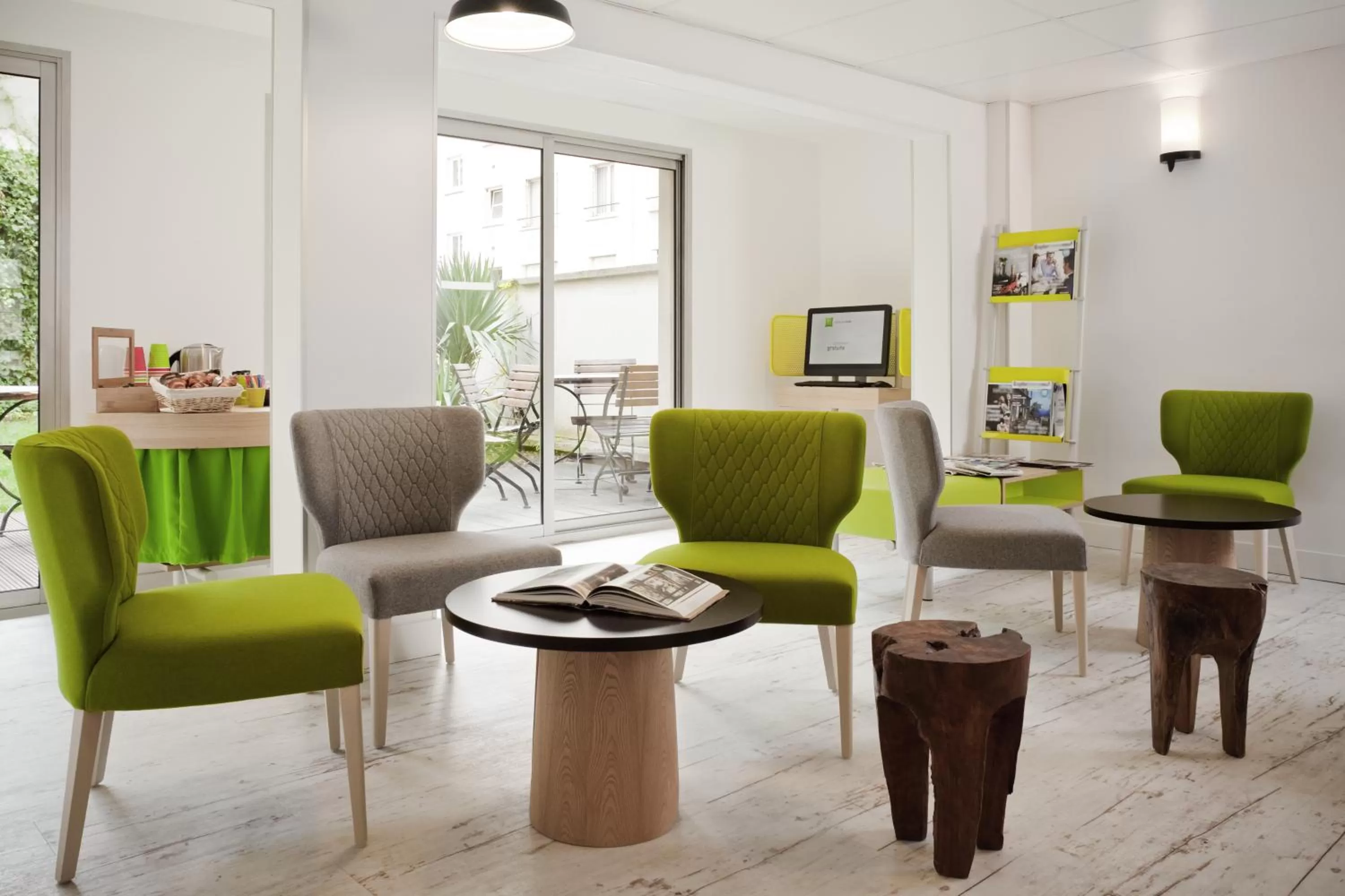 Lobby or reception in ibis Styles Paris Buttes Chaumont