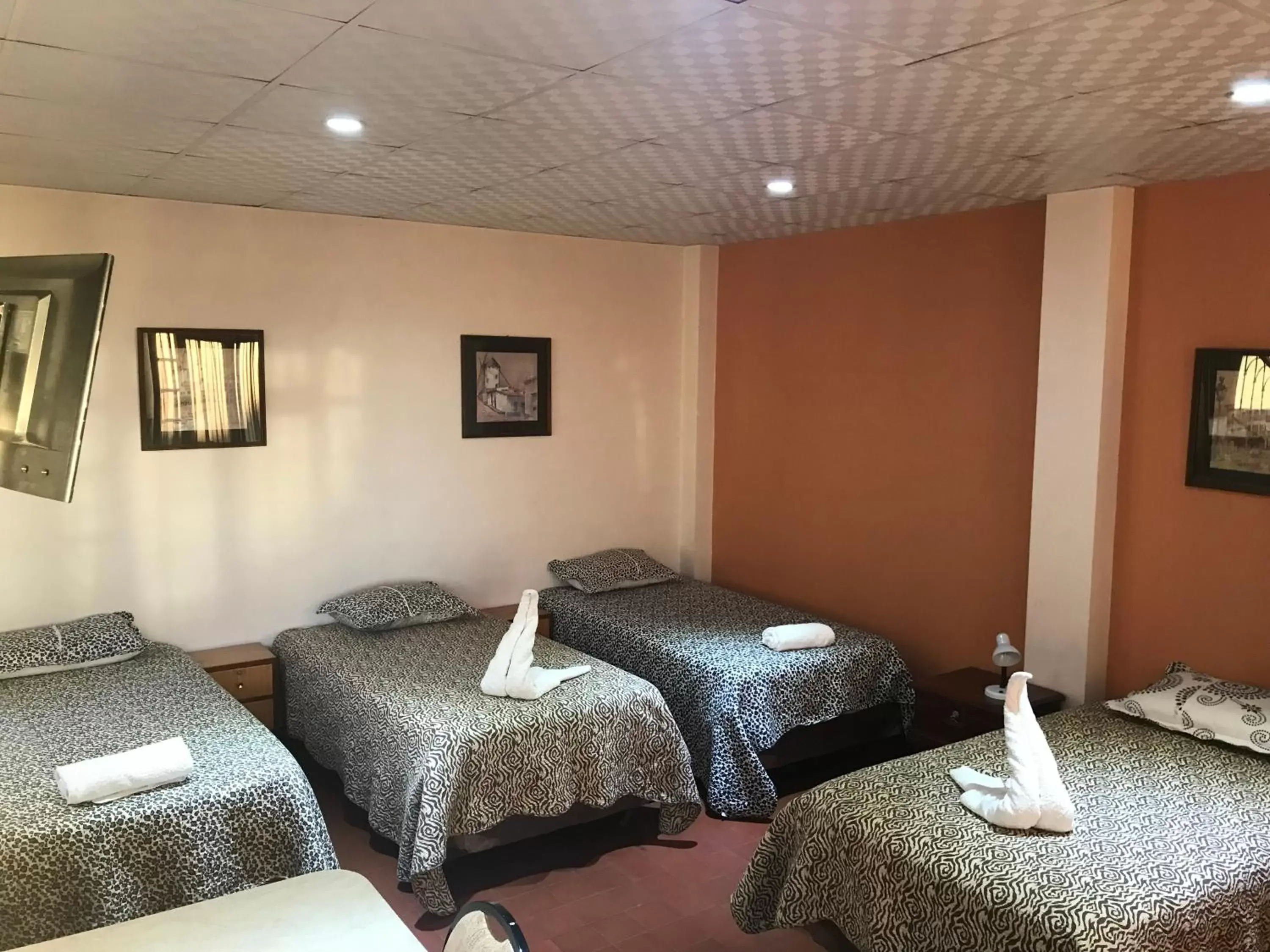 Quadruple Room with Private Bathroom in Cittadella Hostal Quadruple Room with Private Bathroom in Cittadella Hostal