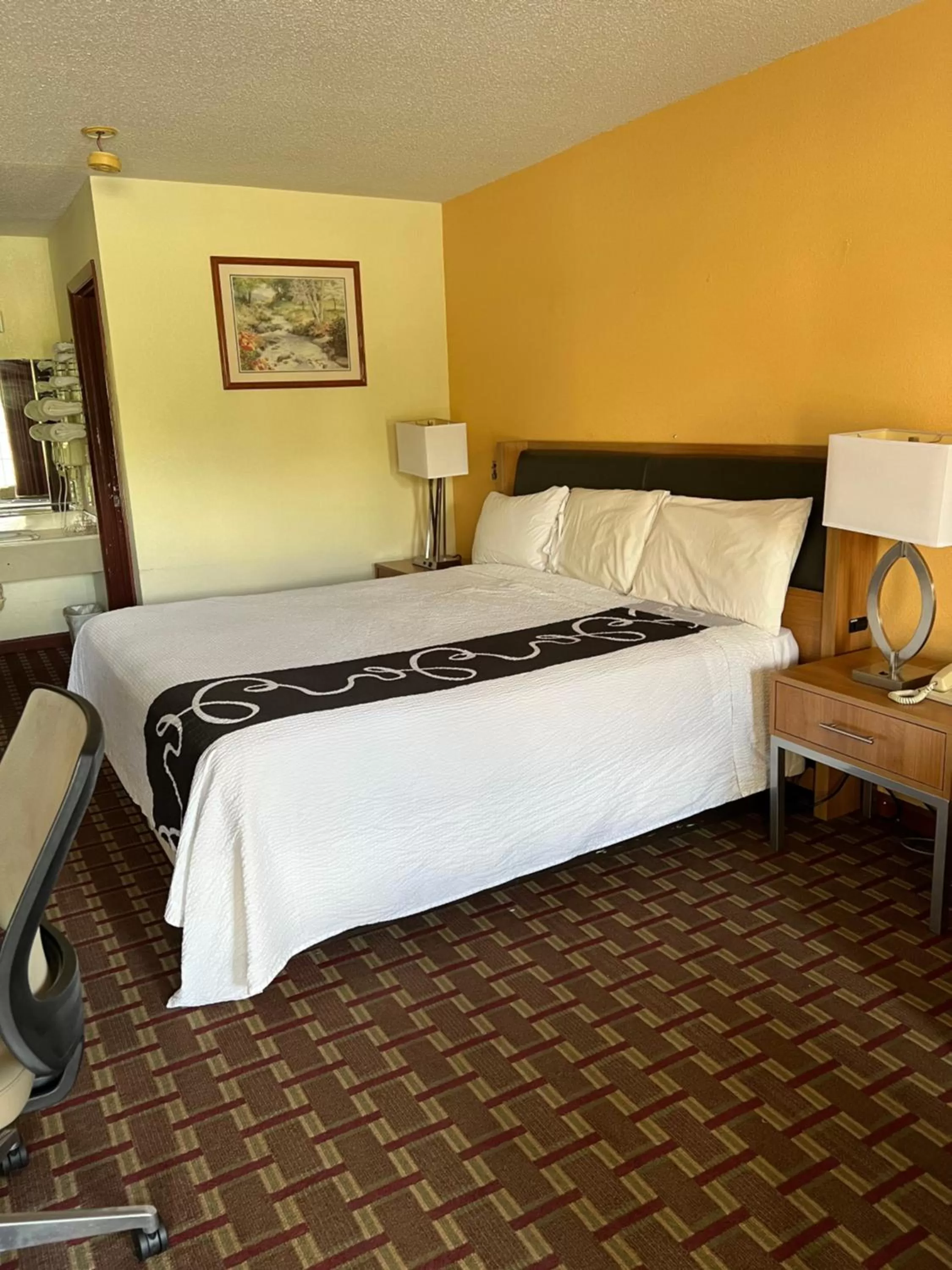 Deluxe Single Room - single occupancy in Budget Inn