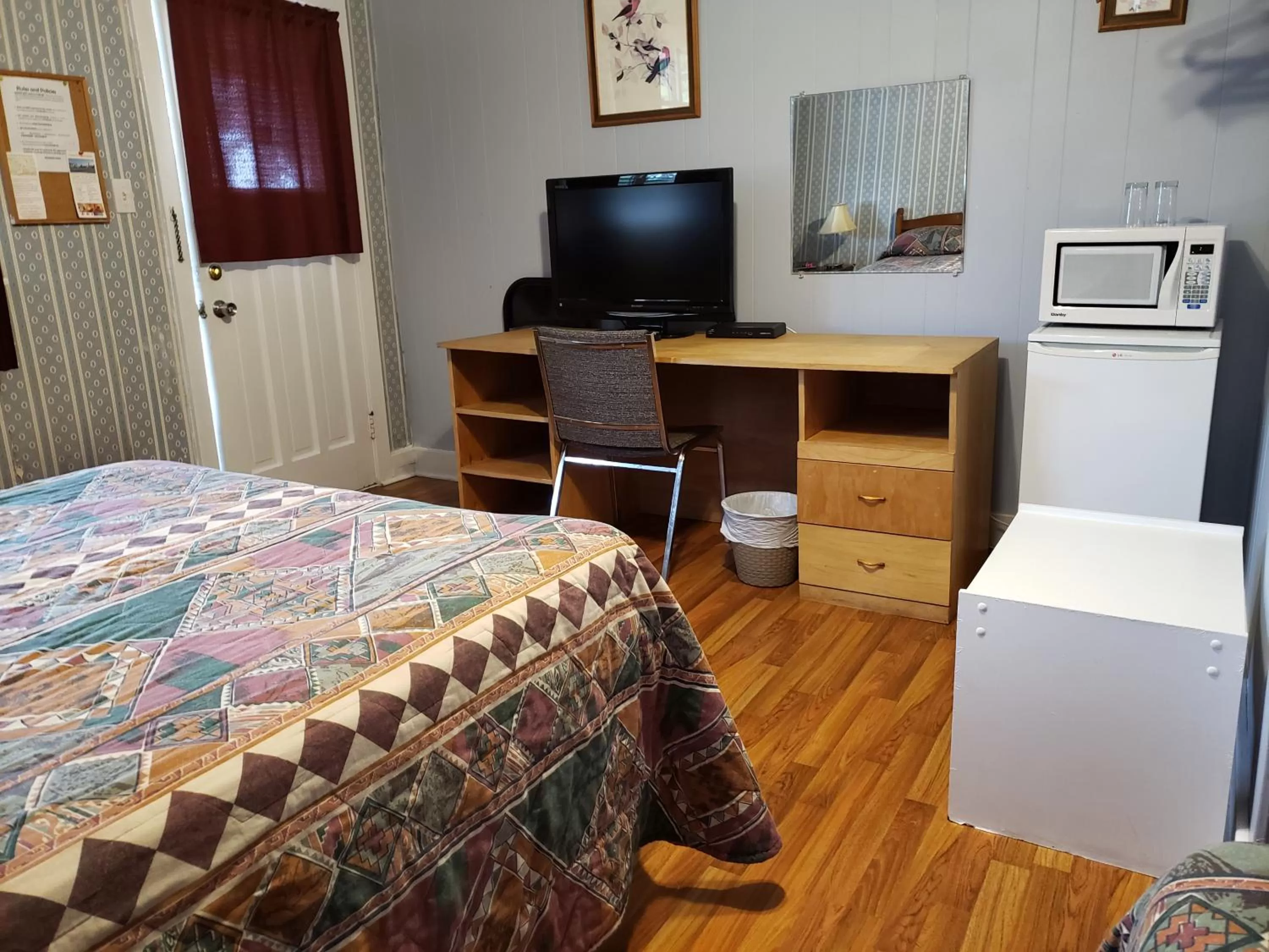 TV and multimedia, Bed in Regent Motel