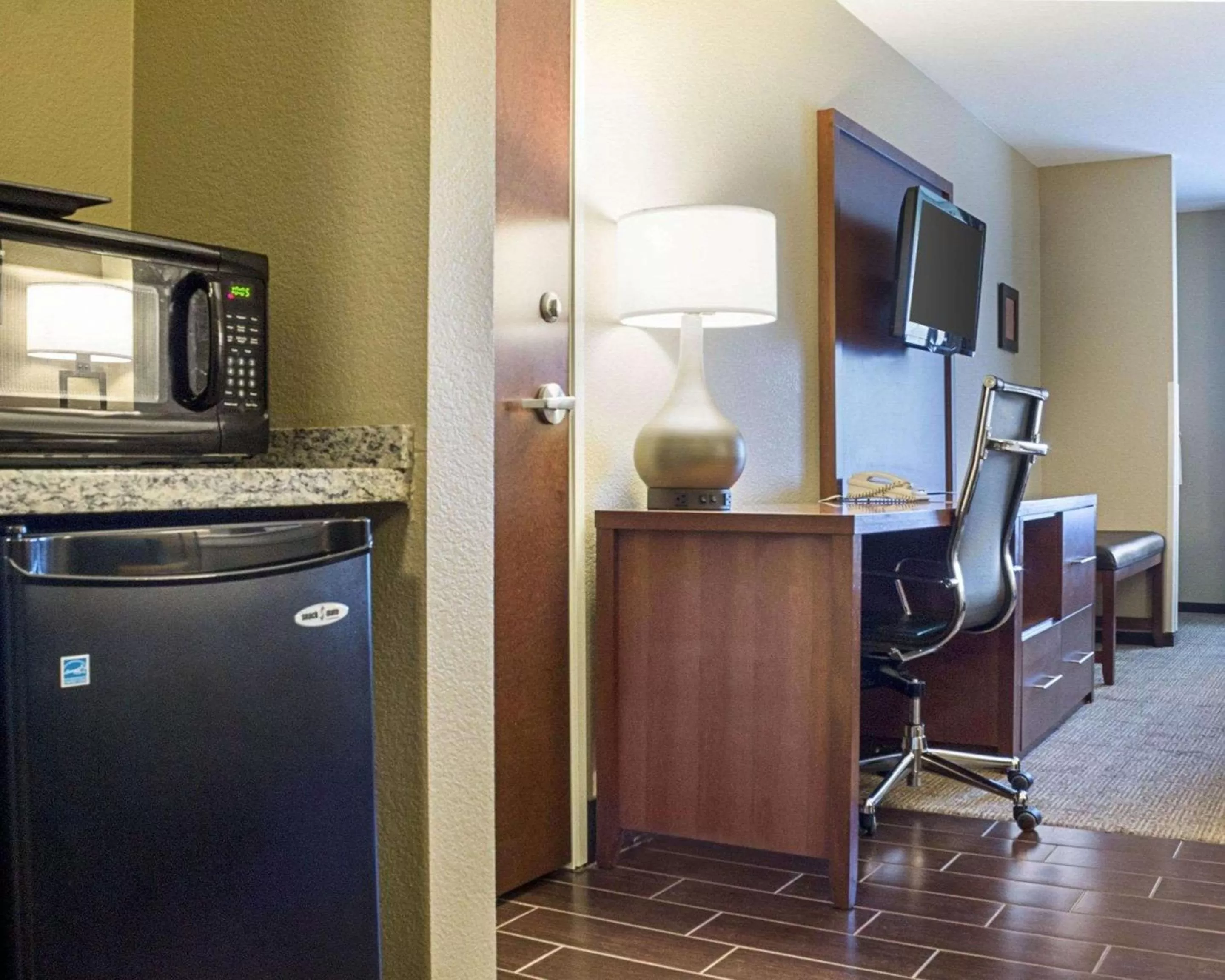 Photo of the whole room in Comfort Suites Minot South