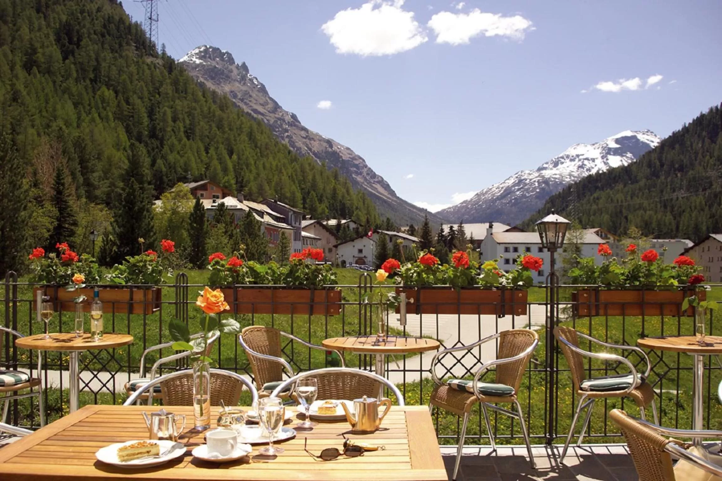 Restaurant/places to eat in Hotel Albris