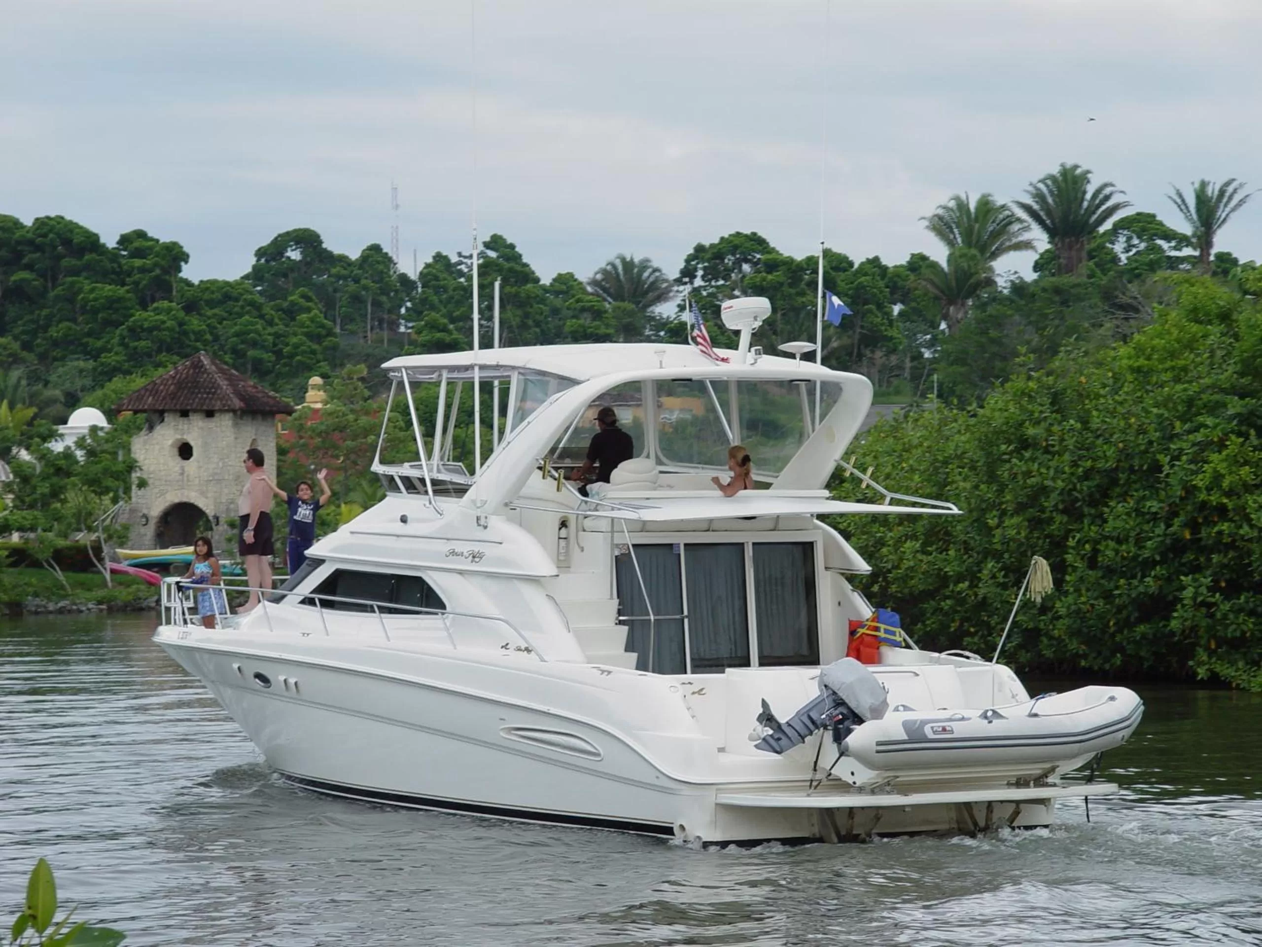 Beach in Amatique Bay Hotel