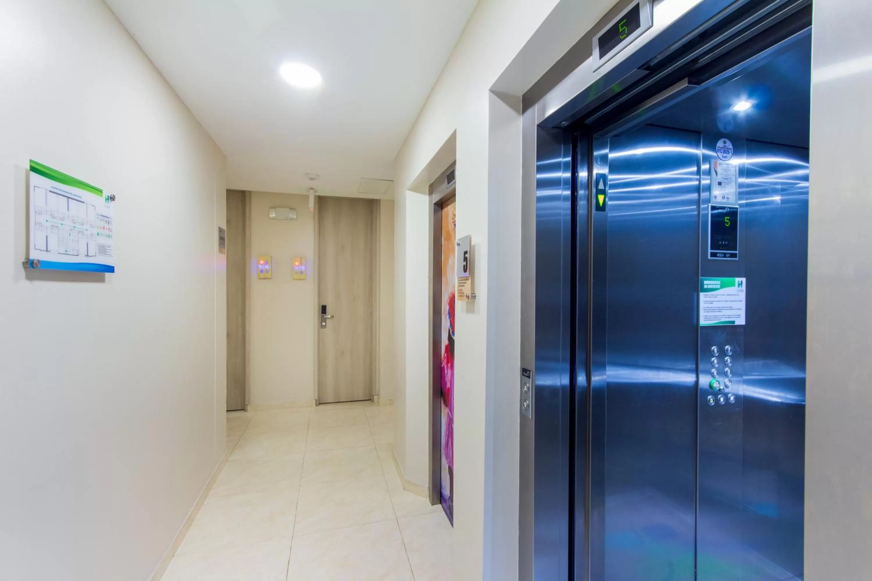 Area and facilities in Hotel Aixo Suites By GEH Suites