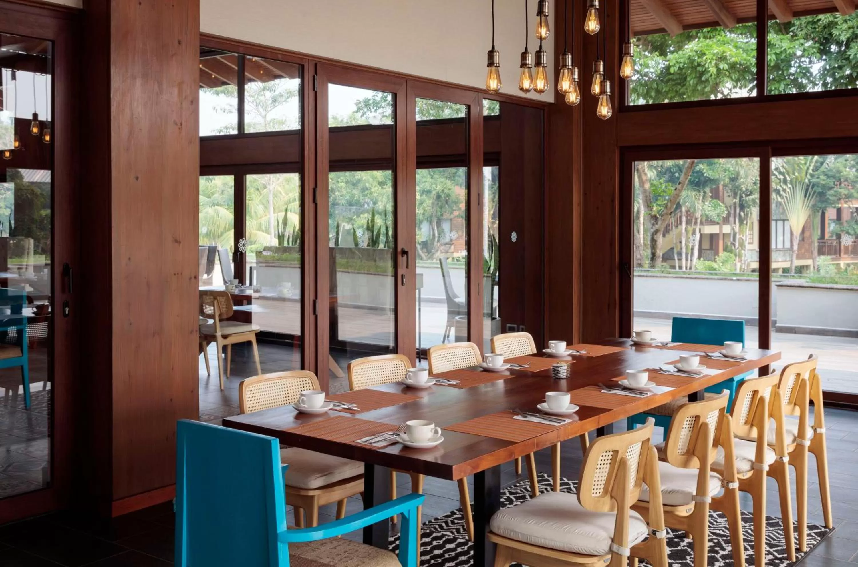 Restaurant/places to eat in Indura Beach & Golf Resort Curio Collection By Hilton