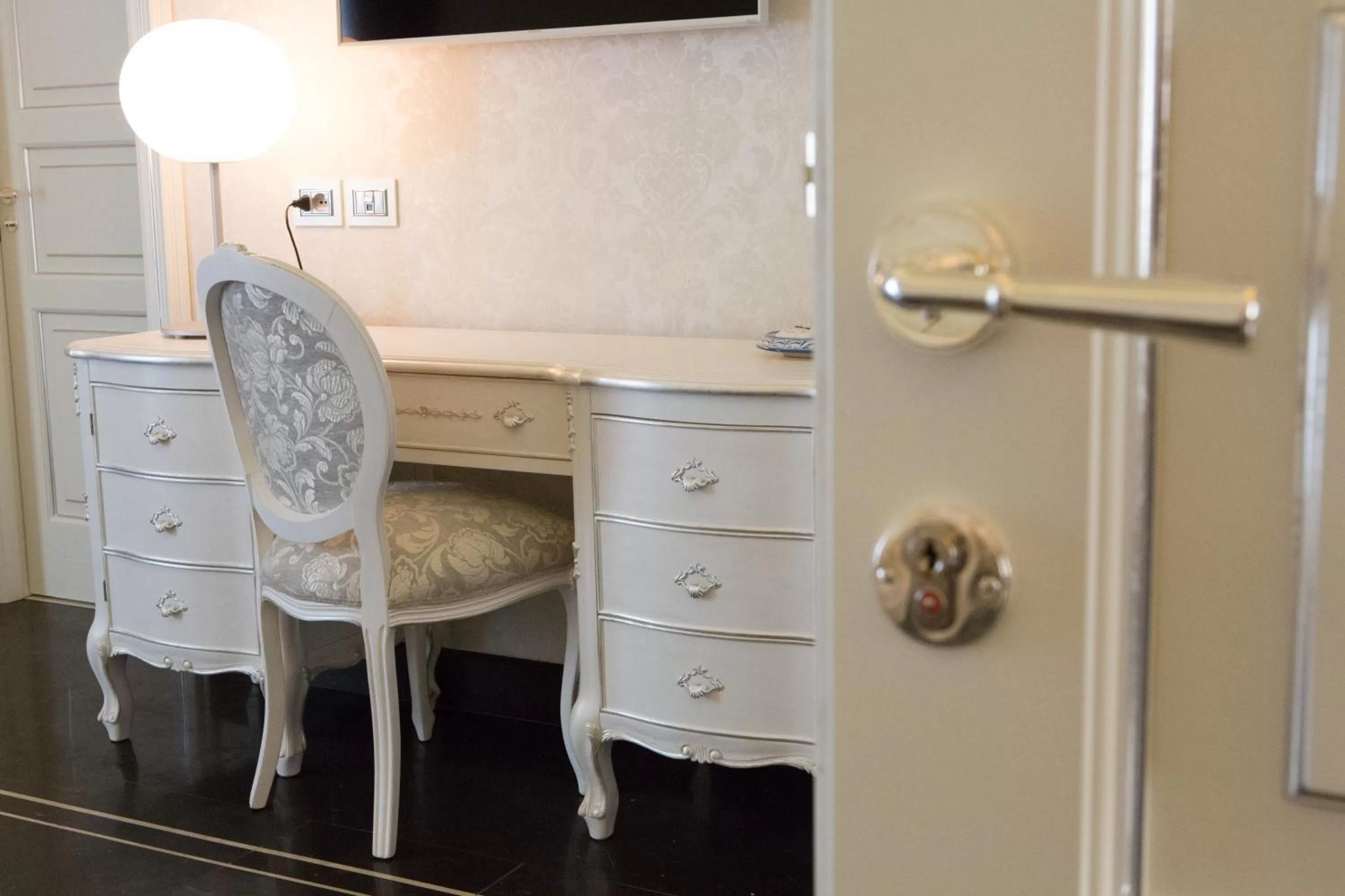 Decorative detail in Palazzo Favacchio - Patanè