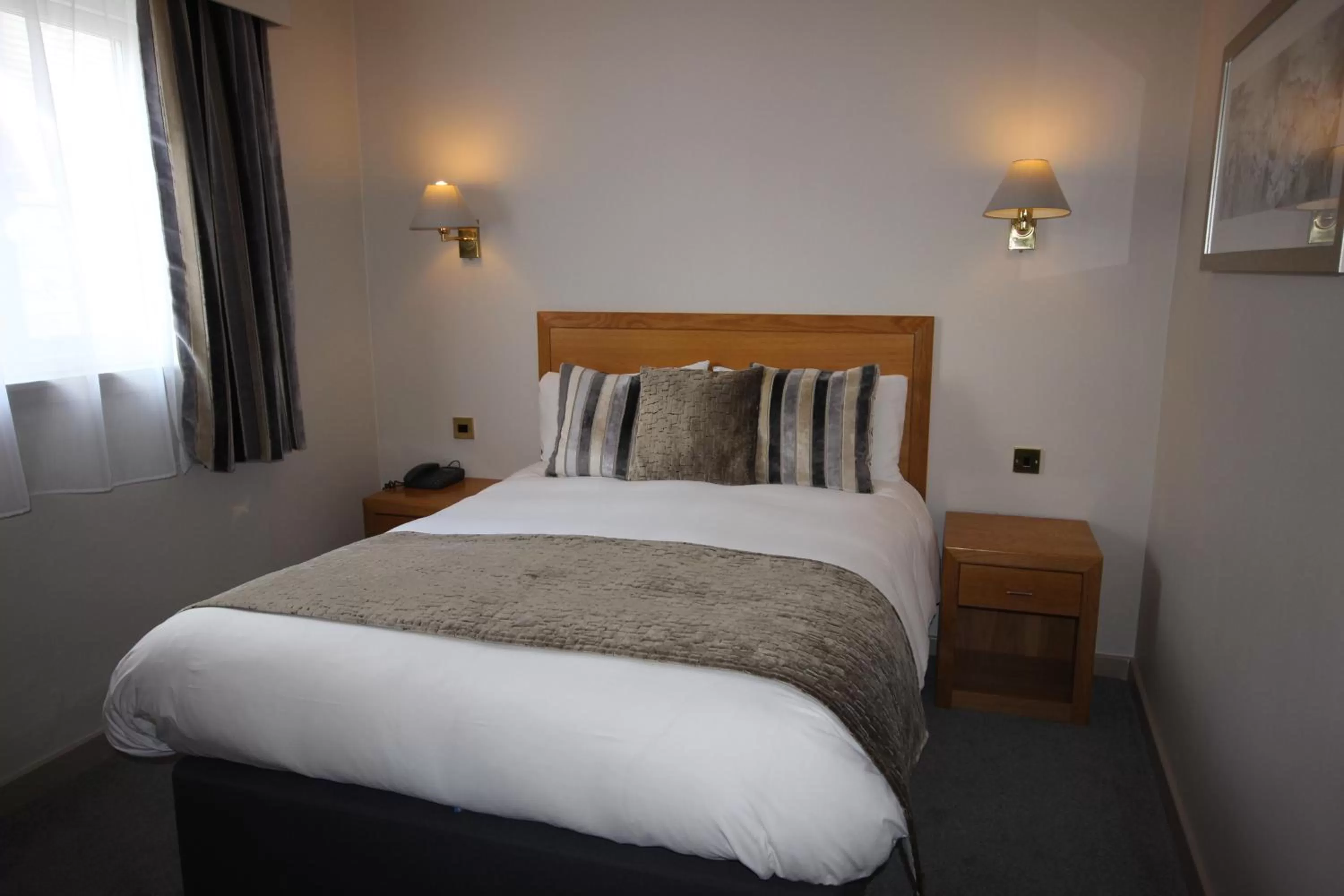 Bedroom, Bed in Falcon Hotel