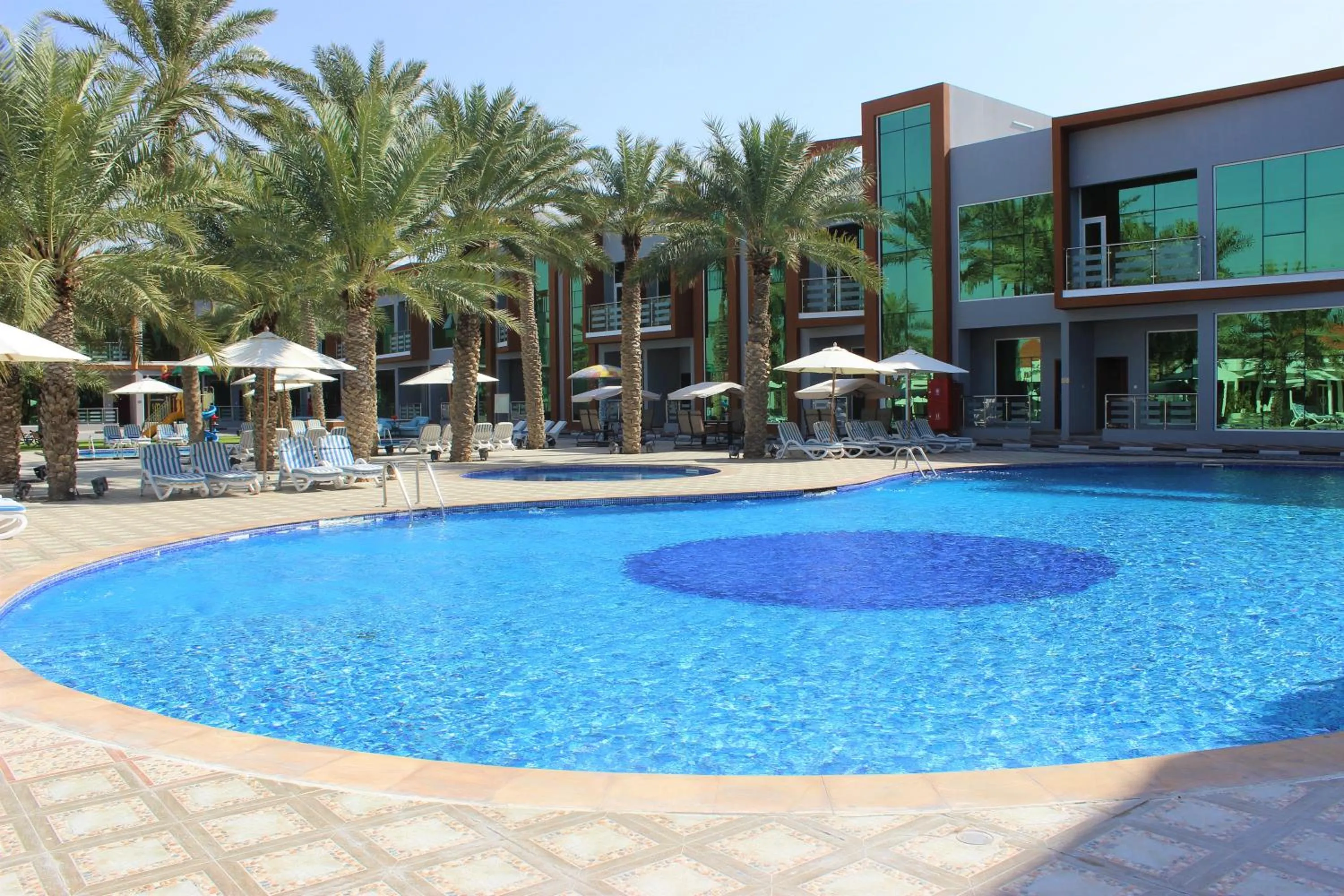 Swimming pool in Royal Residence Hotel Apartments