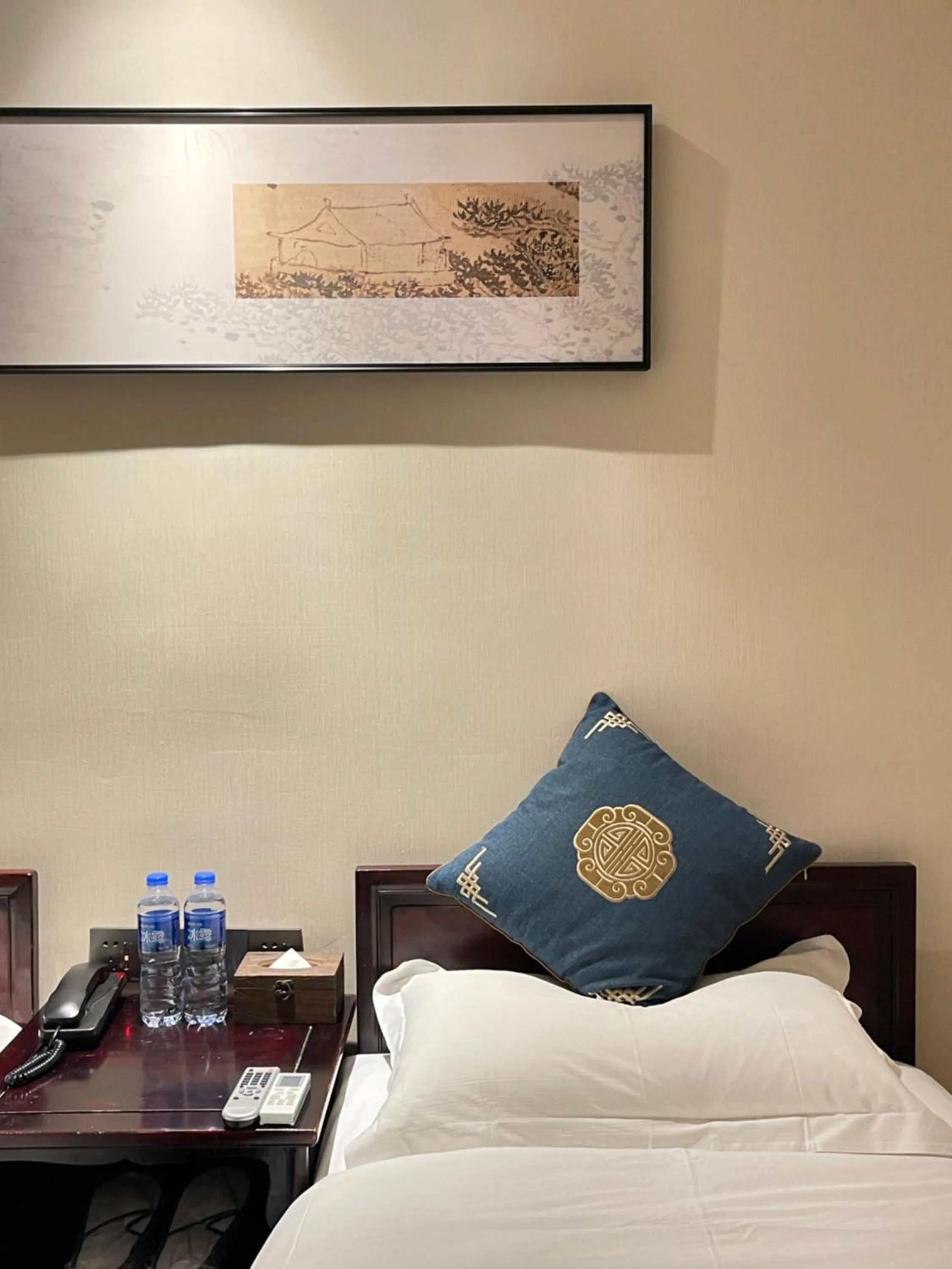 Bed in Beijing Hyde Courtyard Hotel