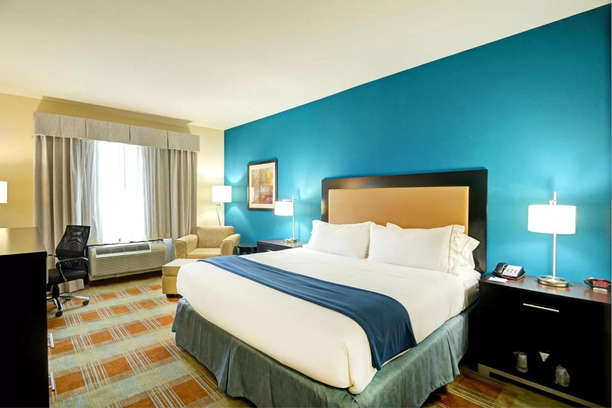 Photo of the whole room, Bed in Holiday Inn Express & Suites Houston Northwest-Brookhollow by IHG