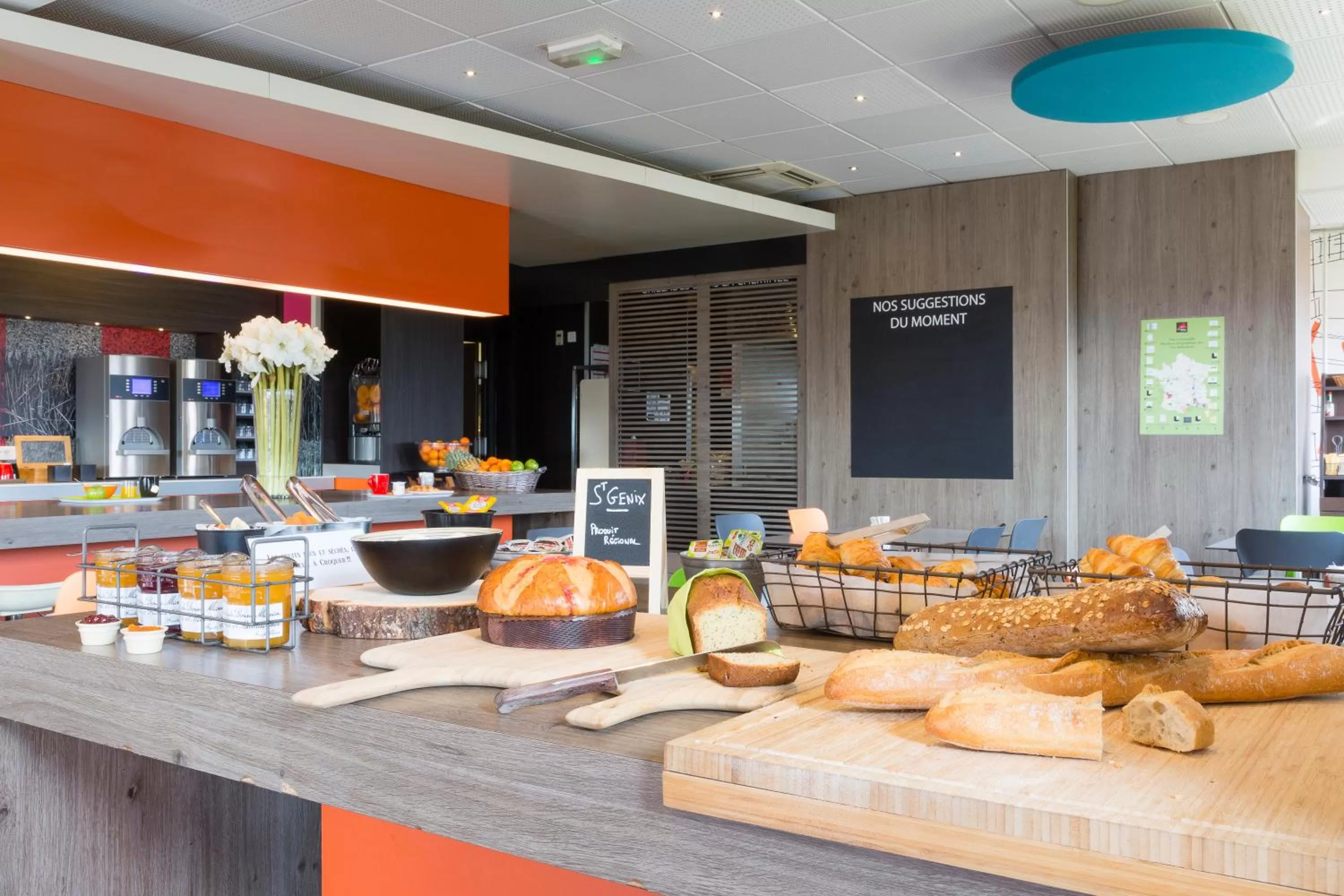 Buffet breakfast in ibis Styles Romans-Valence Gare TGV