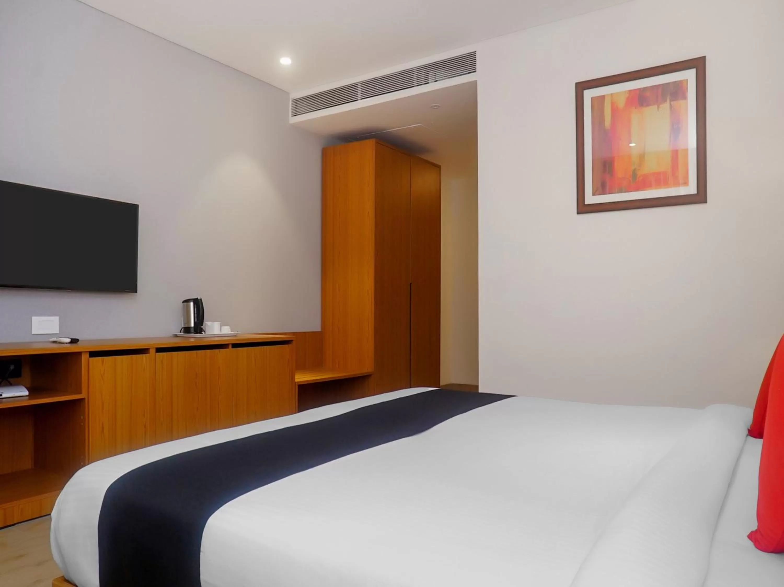 Bedroom, Bed in Grand Tamanna Hotel