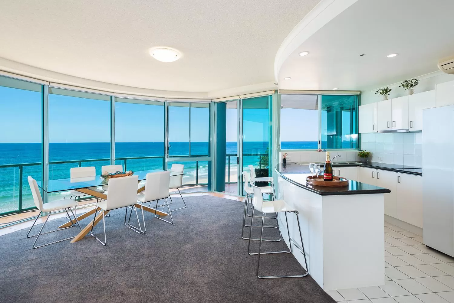 Kitchen or kitchenette in The Waterford on Main Beach