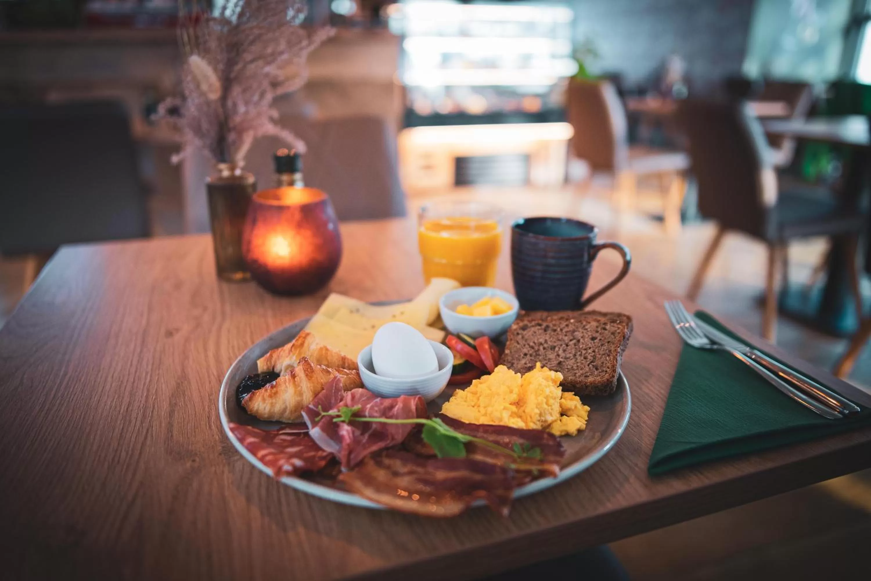Buffet breakfast in Canyon Hotell