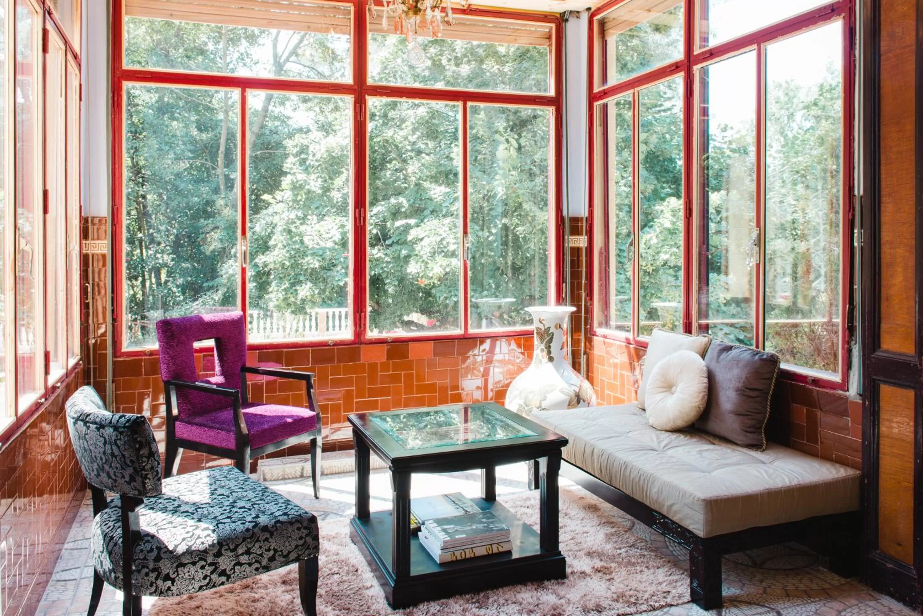 Communal lounge/ TV room in Hotel Torre Barcelona