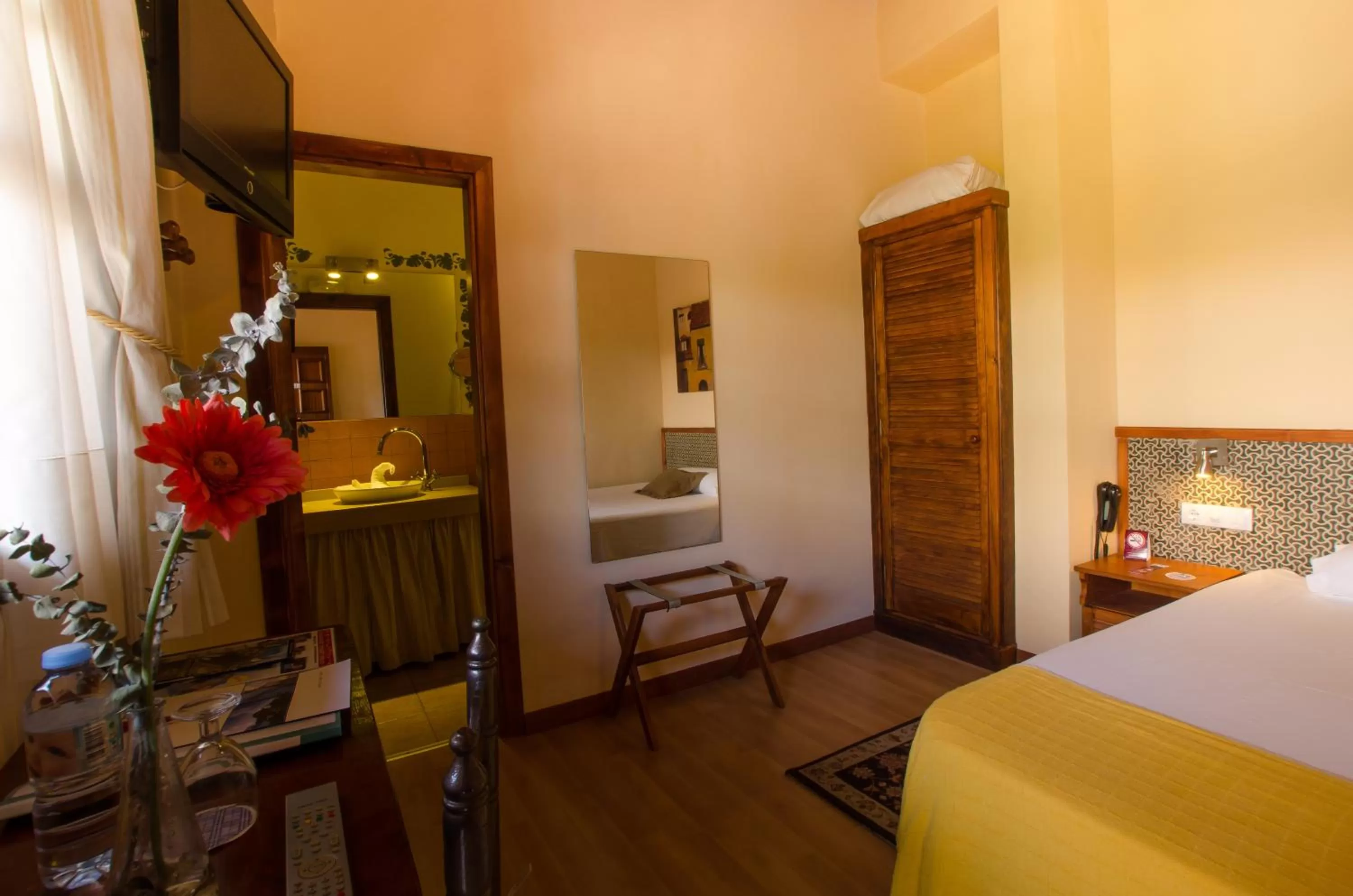 Day, Bed in Gara Hotel