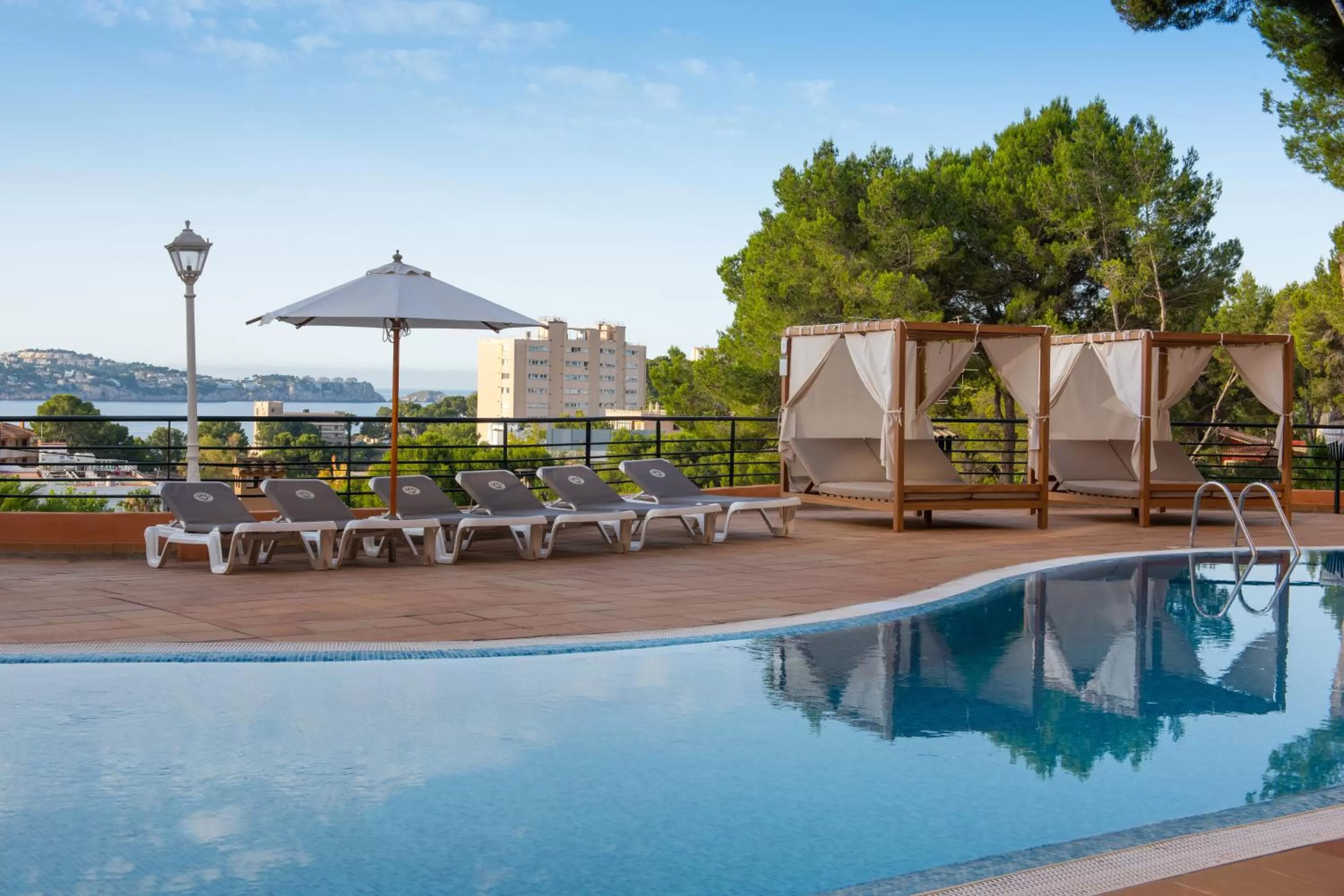 Swimming Pool in Valentin Park Club