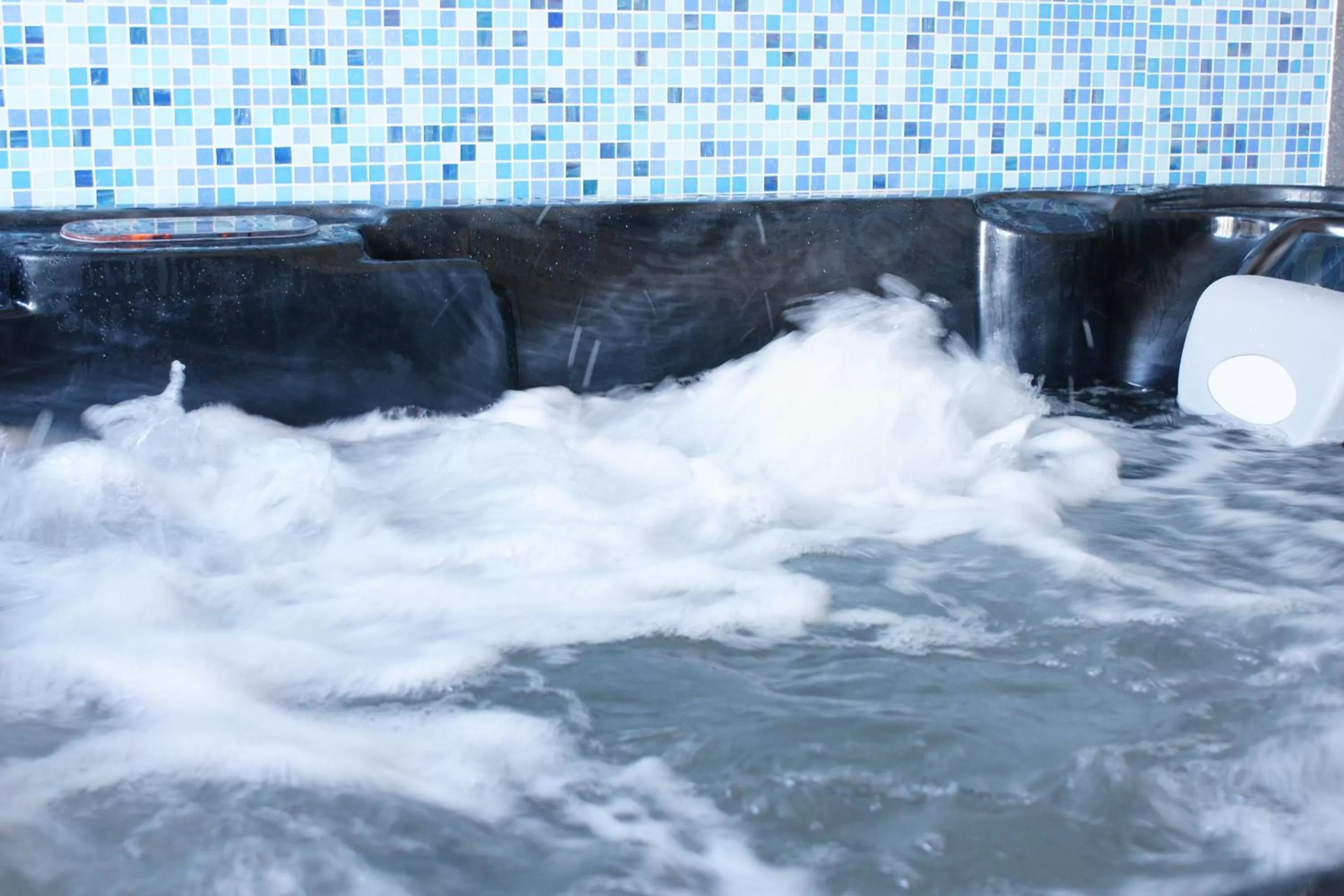 Hot Tub in Logis- Hôtel Spa Restaurant l'Epicurial