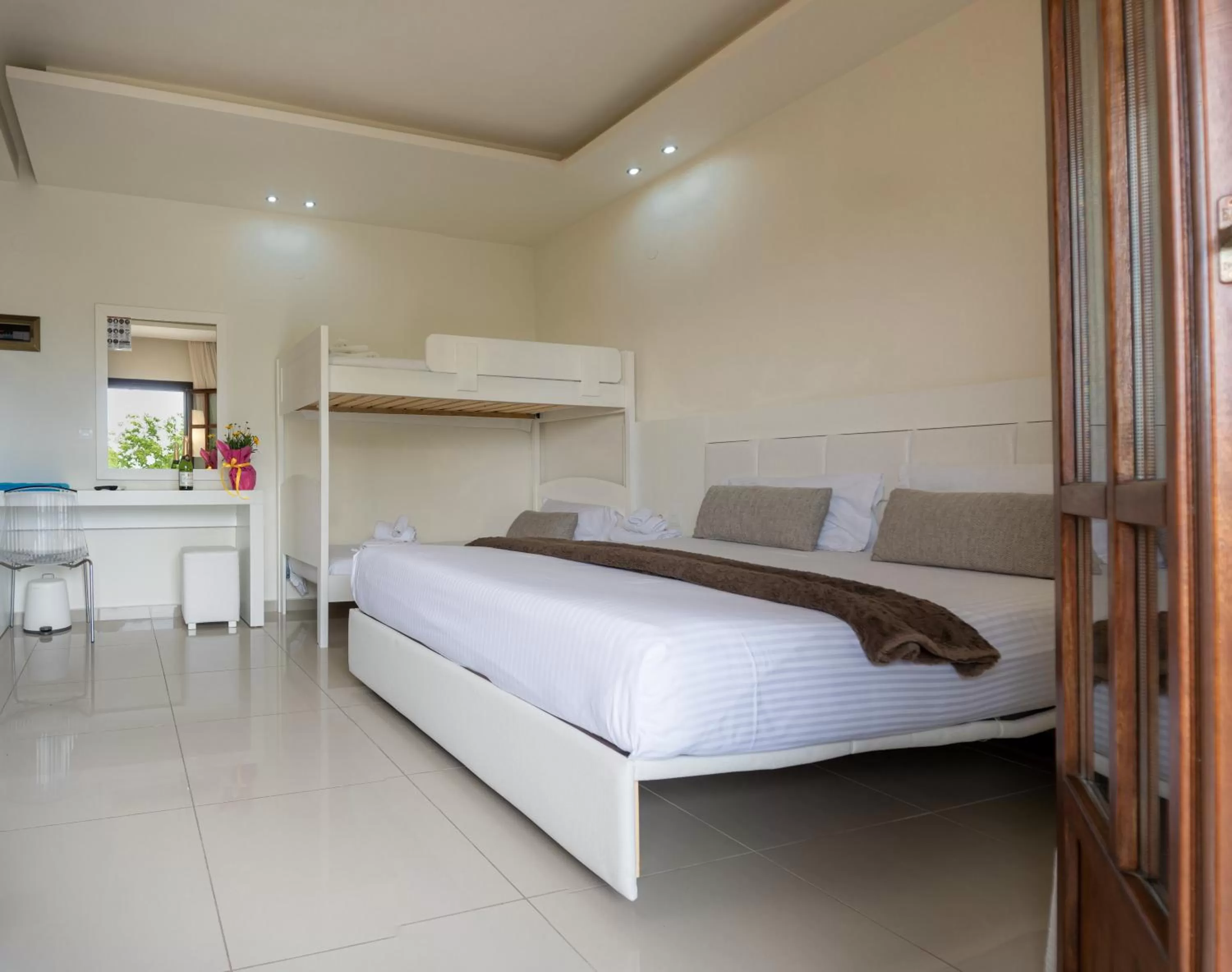 Photo of the whole room, Bed in Macedon