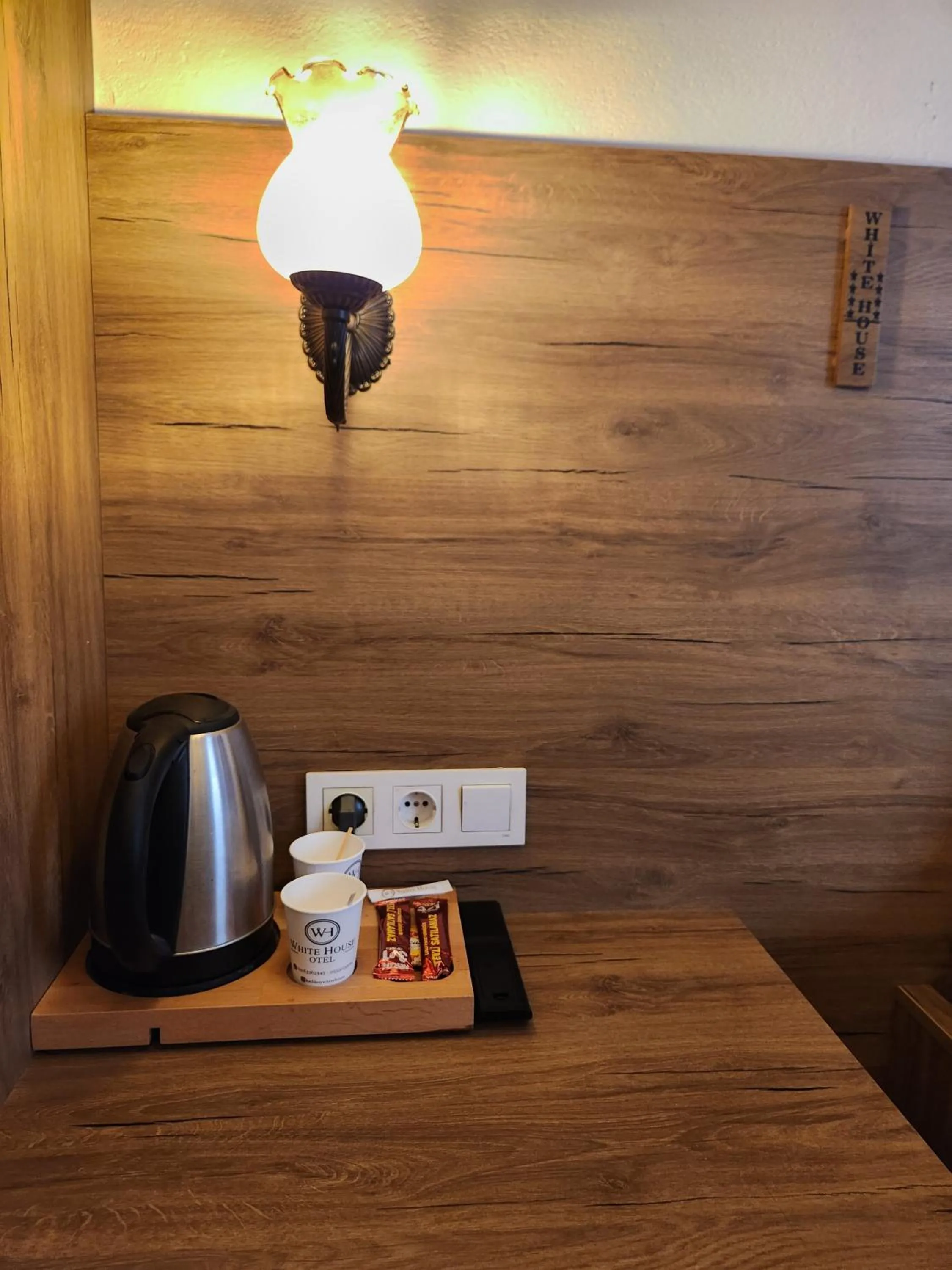 Coffee/tea facilities in Kadıköy White House