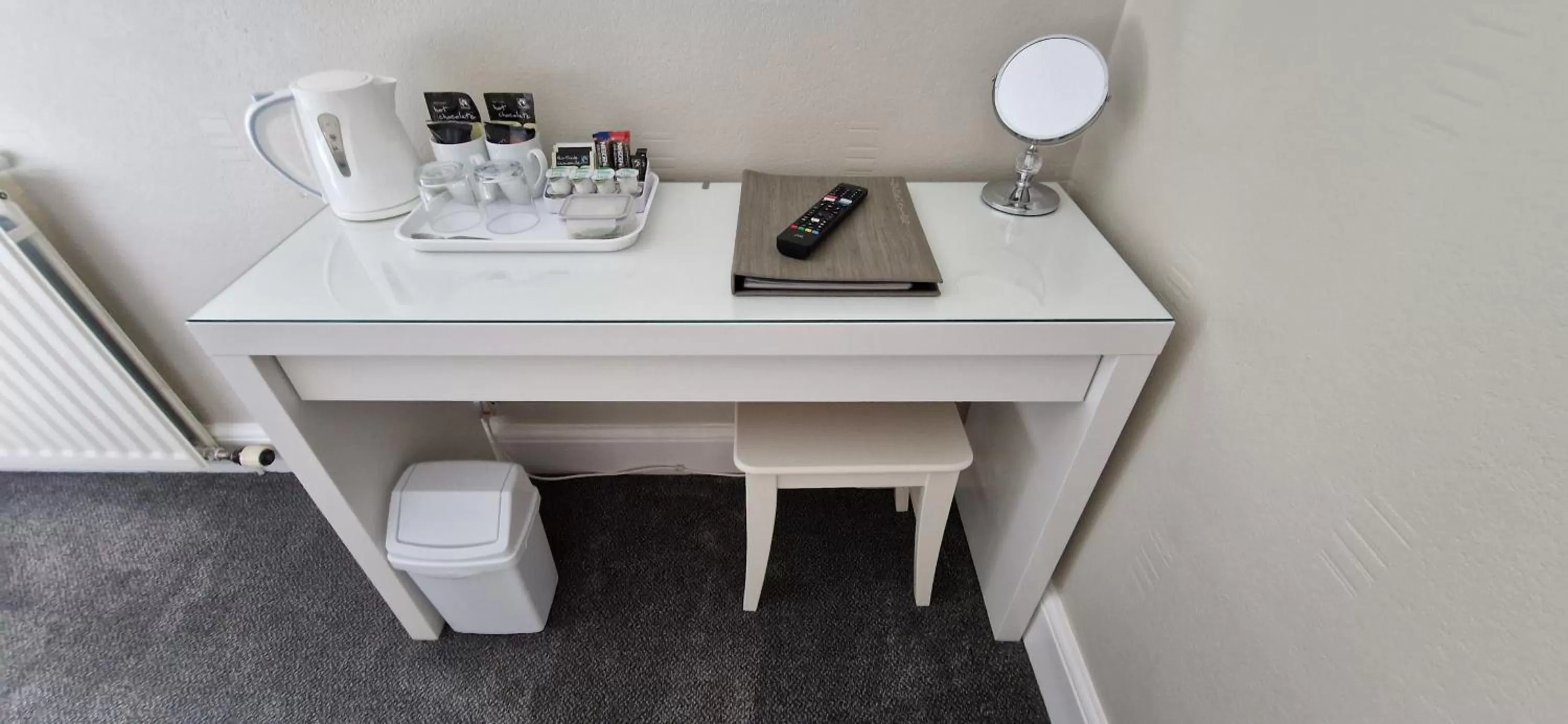 Coffee/tea facilities in Glencoe Guest House