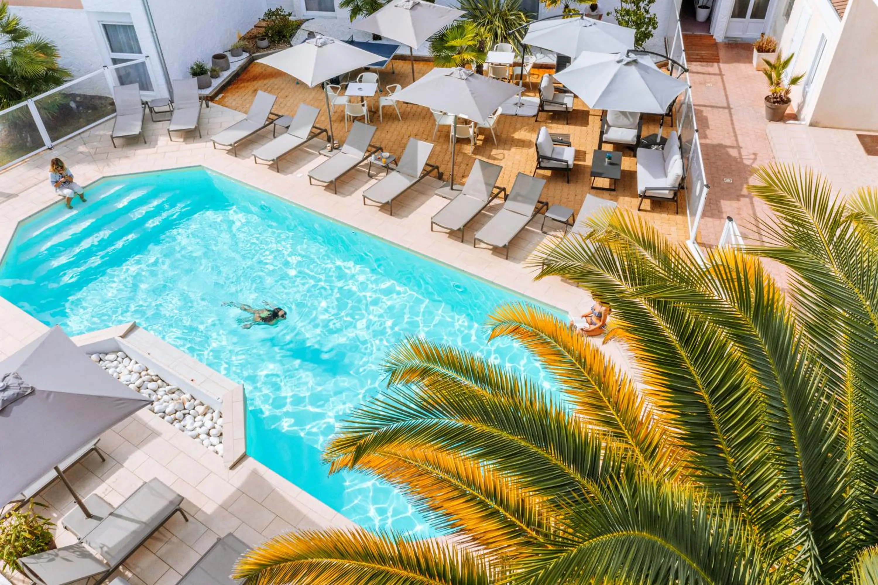 Patio in Hôtel Restaurant La Forestière