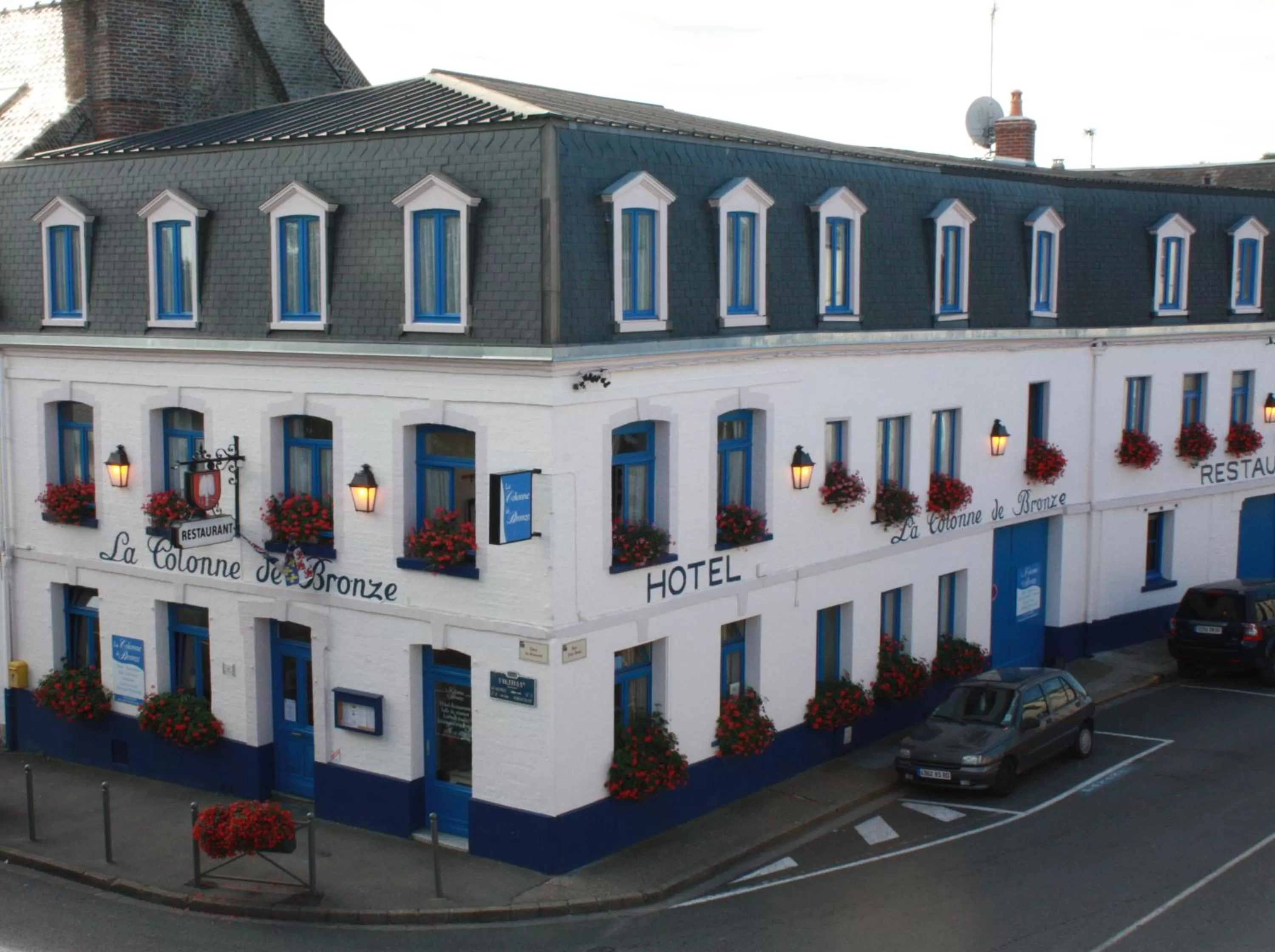 Facade/entrance in The Originals Boutique, Hôtel La Colonne de Bronze, Saint-Valéry-sur-Somme