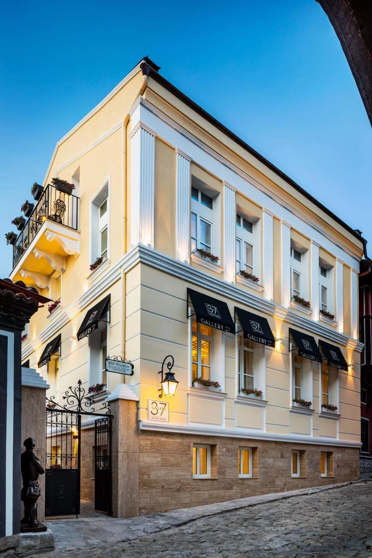 On site in Gallery 37 Powered by ASTON