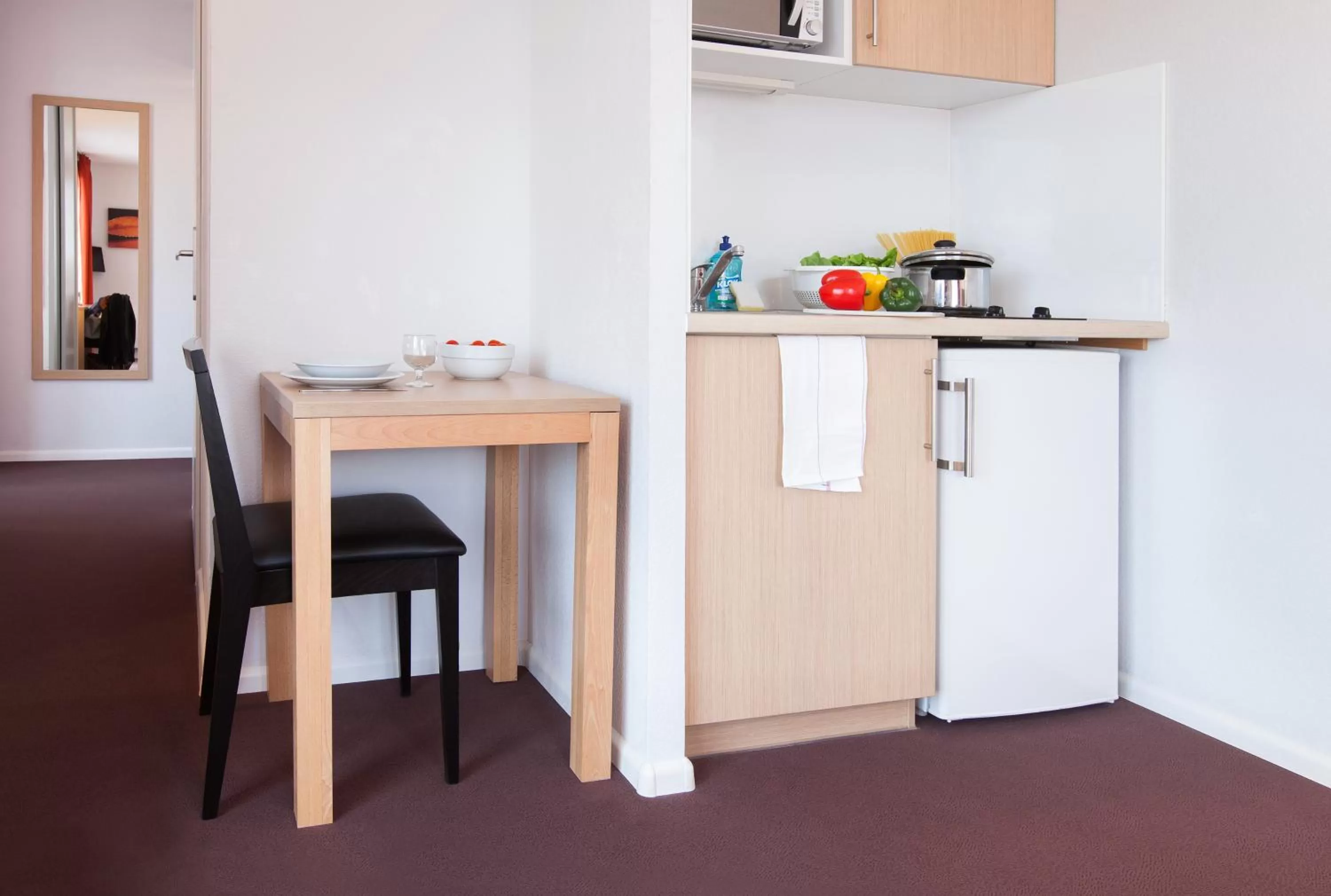 Kitchen or kitchenette in Aparthotel Adagio Access Saint Louis Bâle