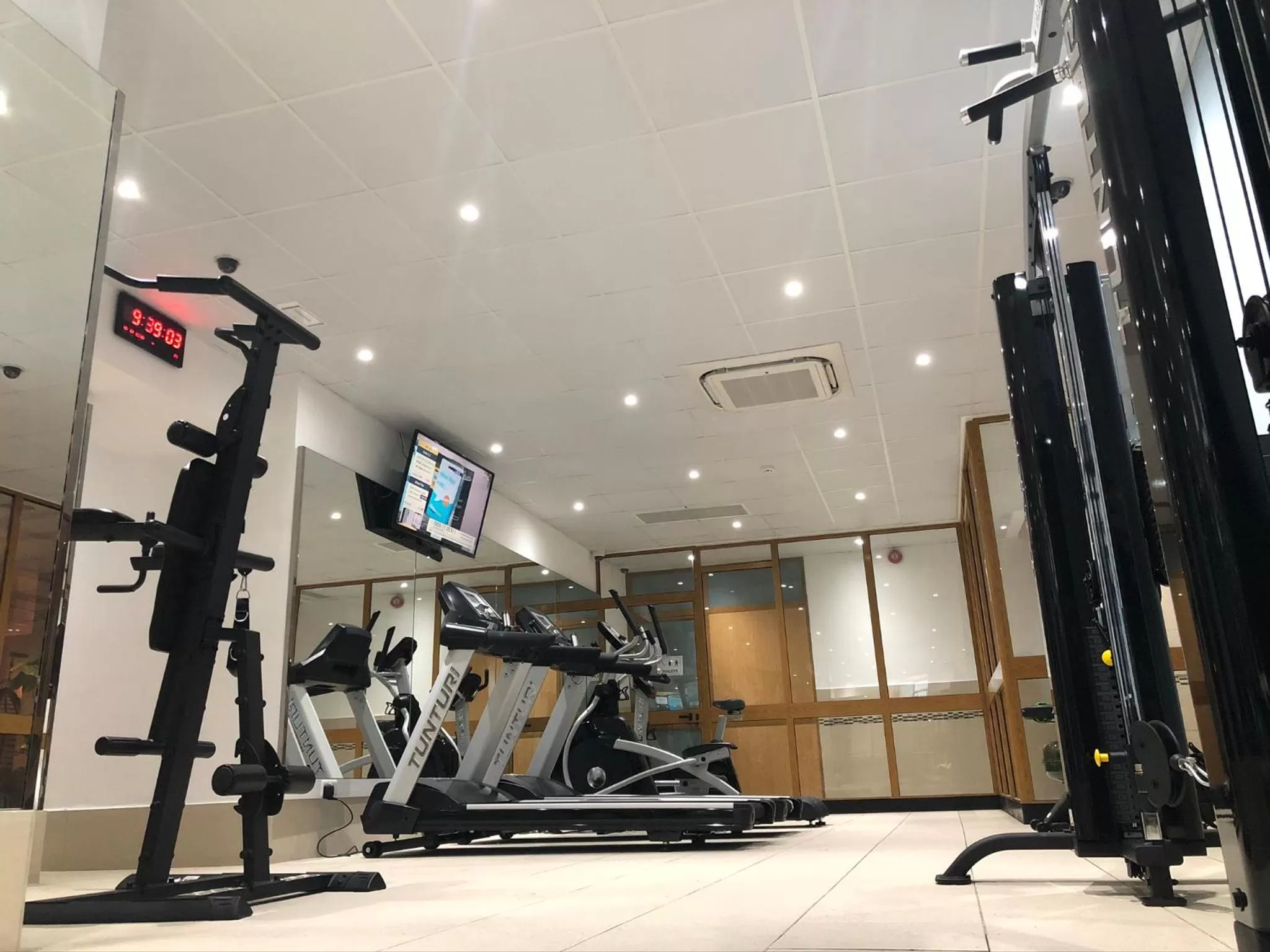 Fitness centre/facilities in Alexandra Hotel