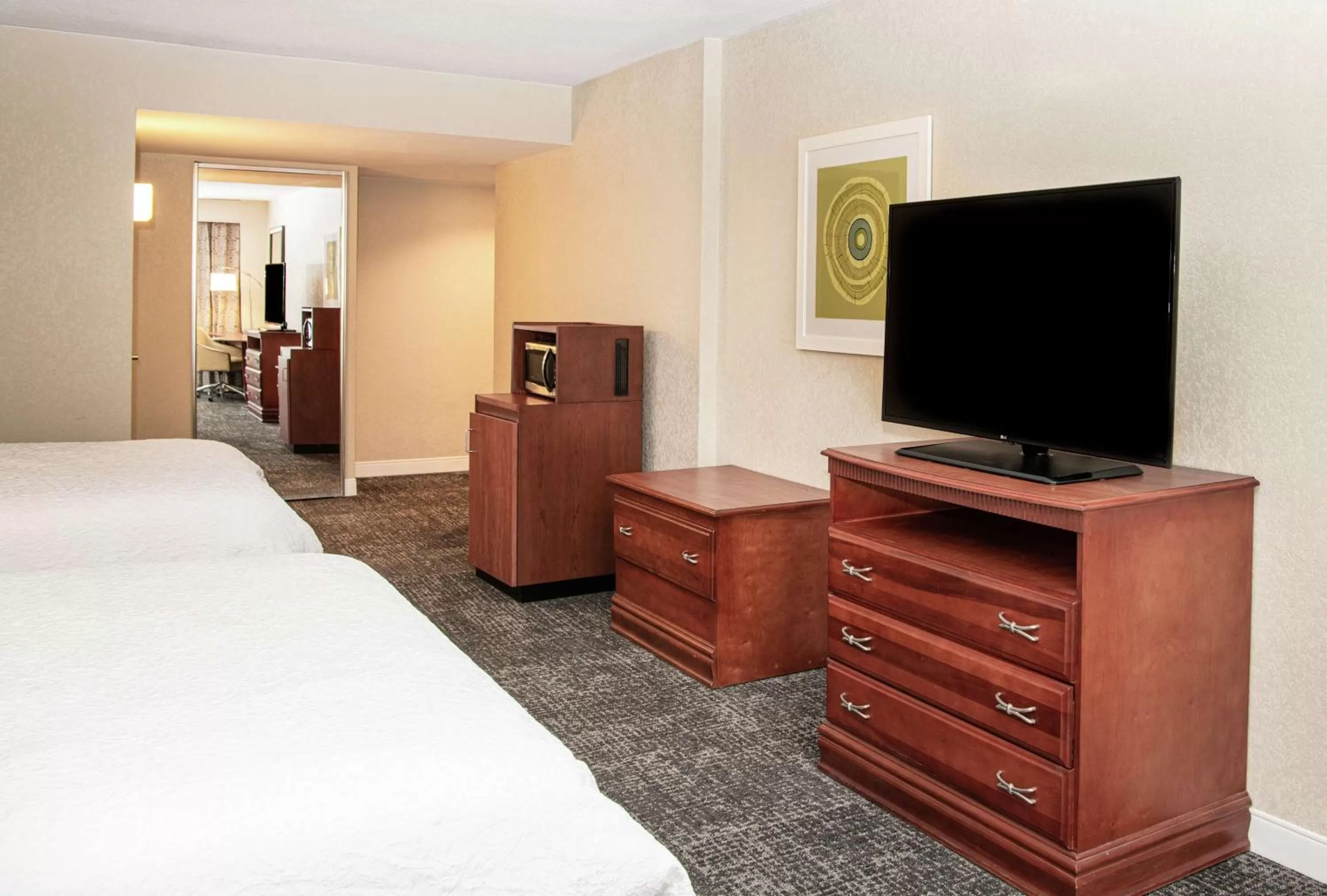 Bedroom, Bed in Hampton Inn Parsippany