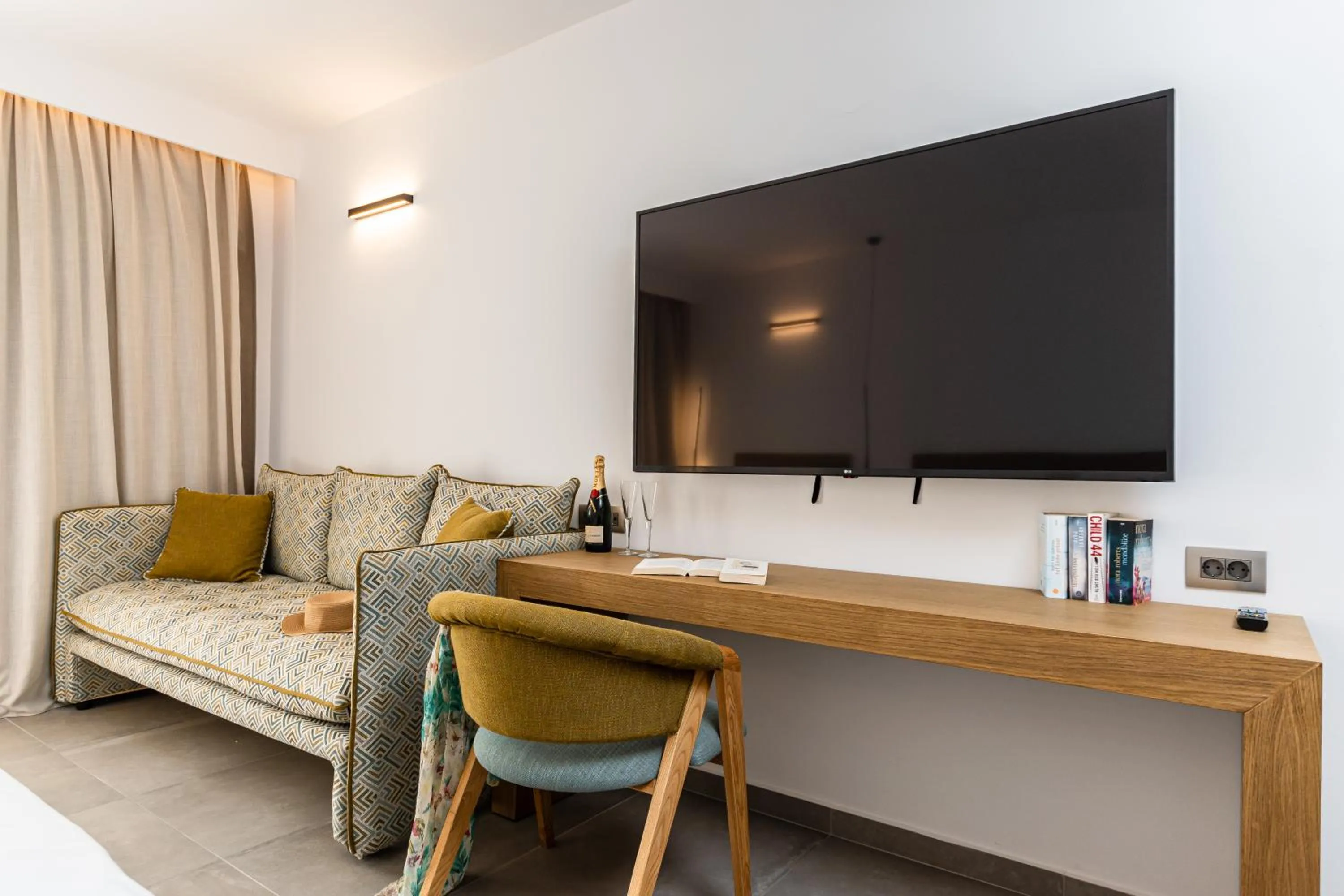 TV and multimedia in Naxos Resort Beach Hotel