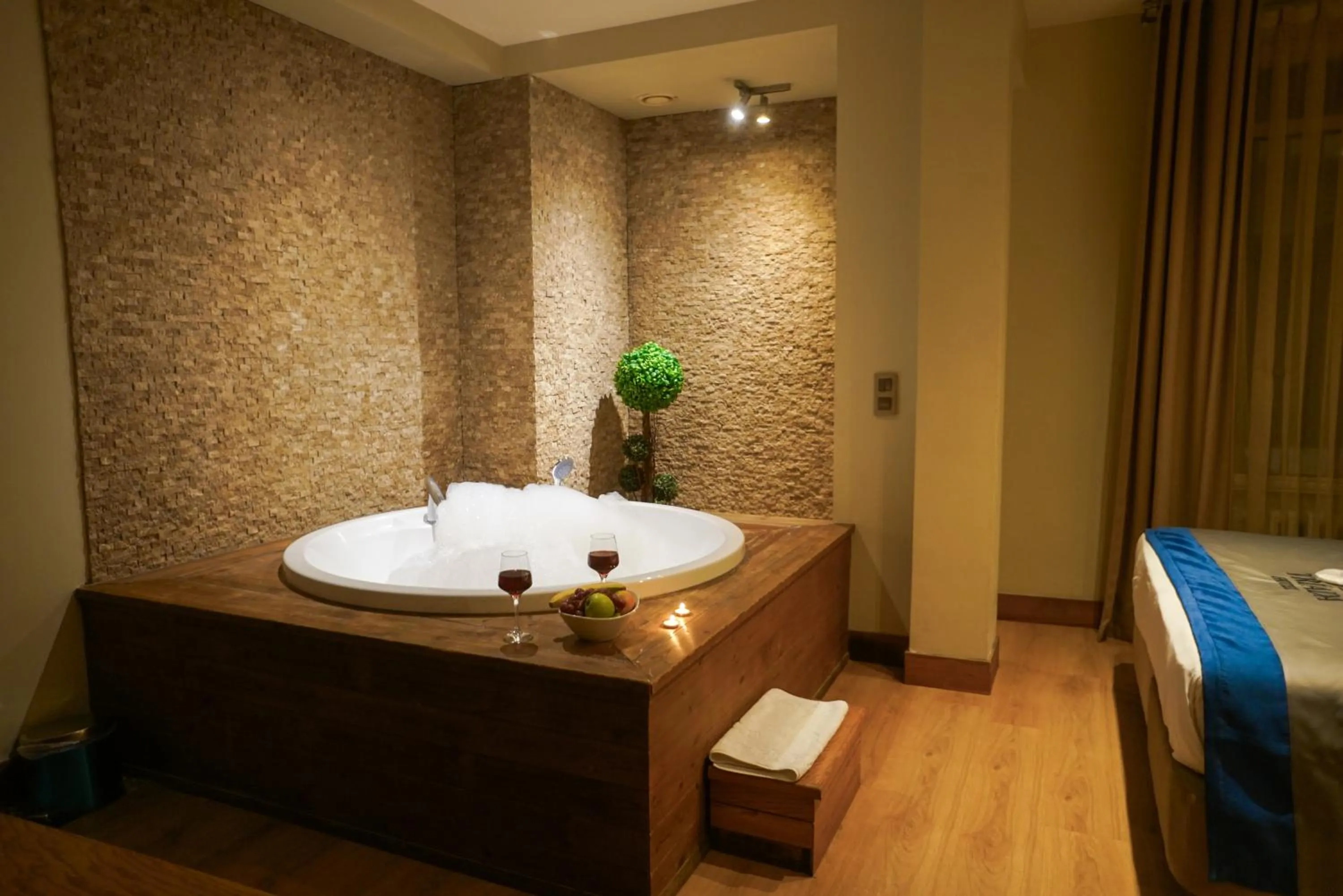 Hot Tub, Bed in Triada Hotel Taksim - Special Category